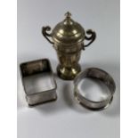 A GROUP OF THREE HALLMARKED SILVER ITEMS COMPRISING TWO NAPKIN RINGS AND A TWIN HANDLED SUGAR SHAKER