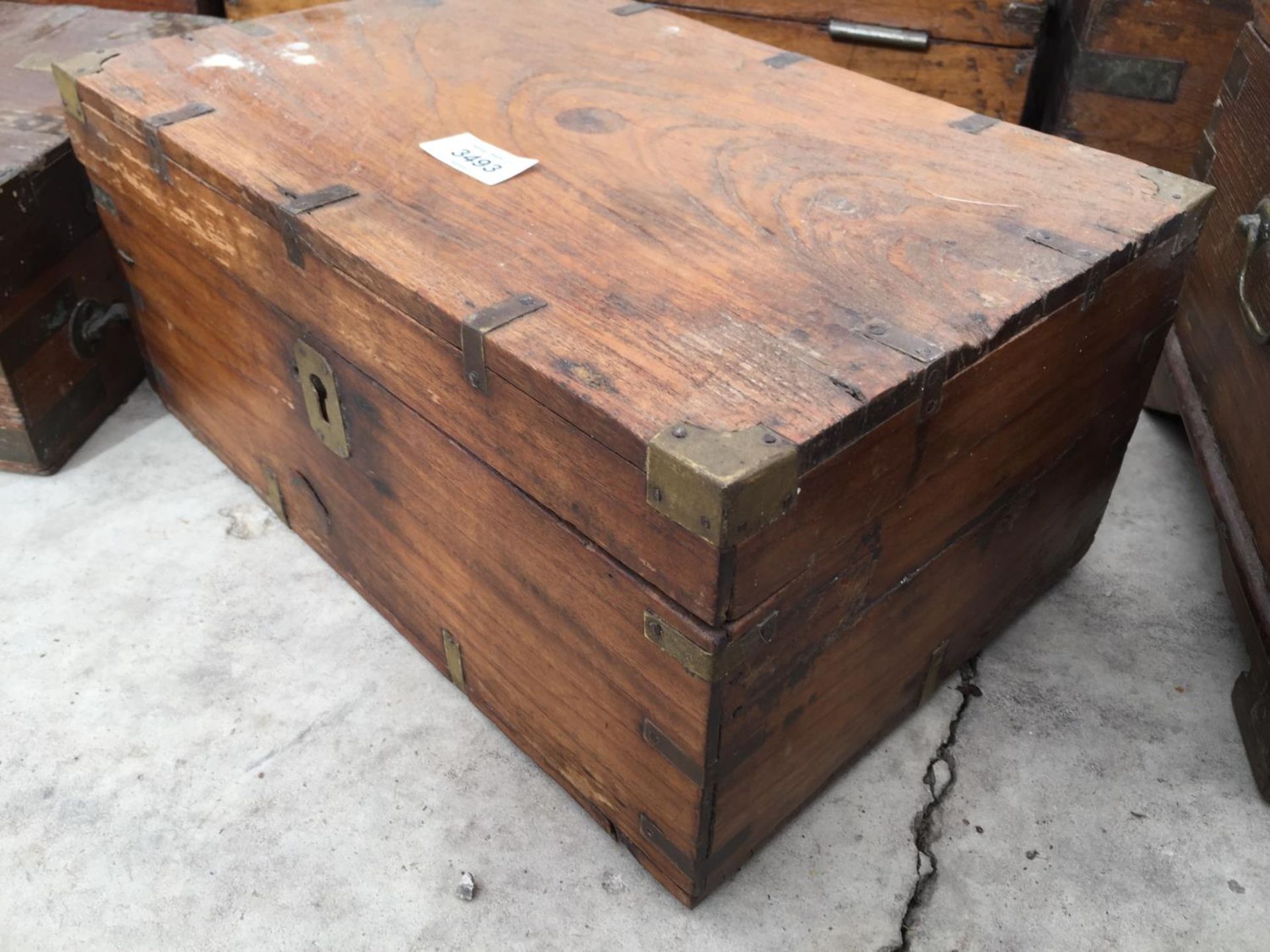 AN INDIAN HARDWOOD BOX WITH BRASS STRAPS, 14" WIDE - Image 2 of 3