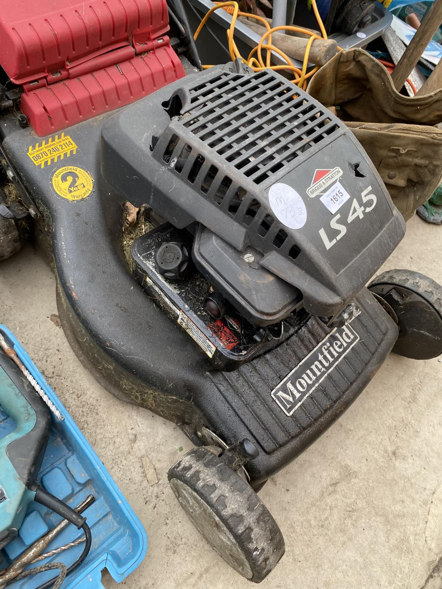 A MOUNTFIELD LAWN MOWER WITH BRIGGS AND STRATTON PETROL ENGINE - Image 2 of 3