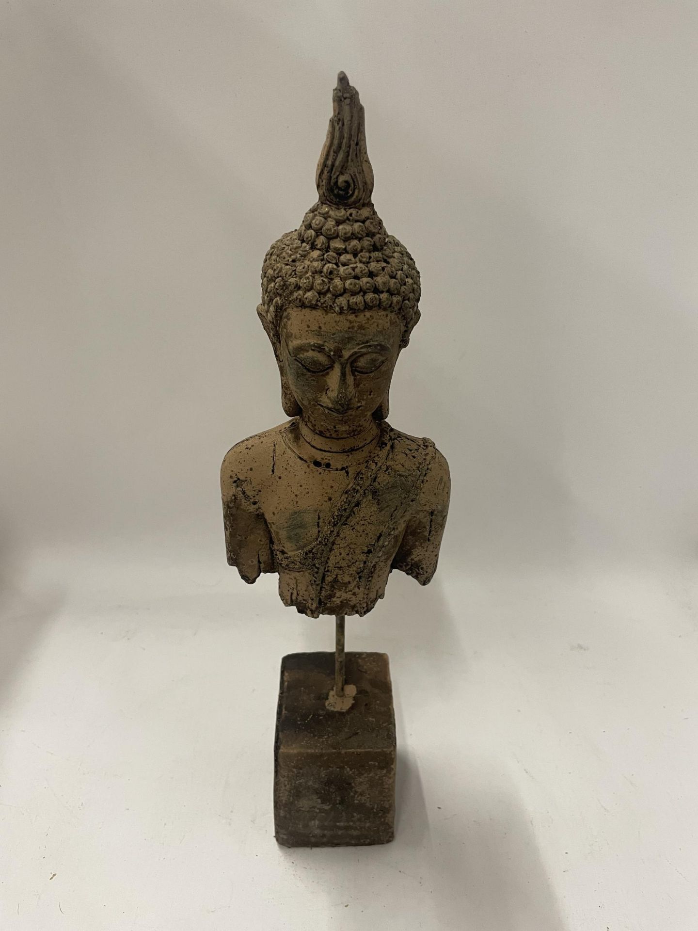 A STONE MODEL OF A BUDDHA TORSO, HEIGHT 40CM