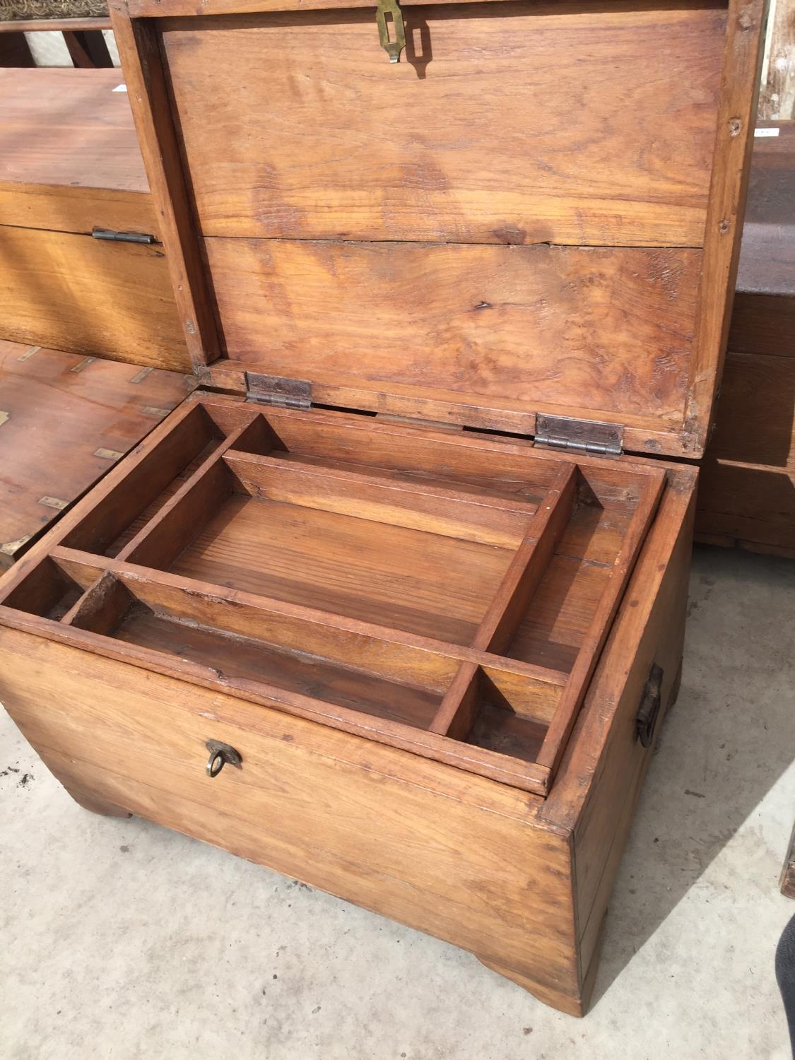 AN INDIAN HARDWOOD BOX WITH BRASS STRAPS, 20" WIDE - Image 3 of 4