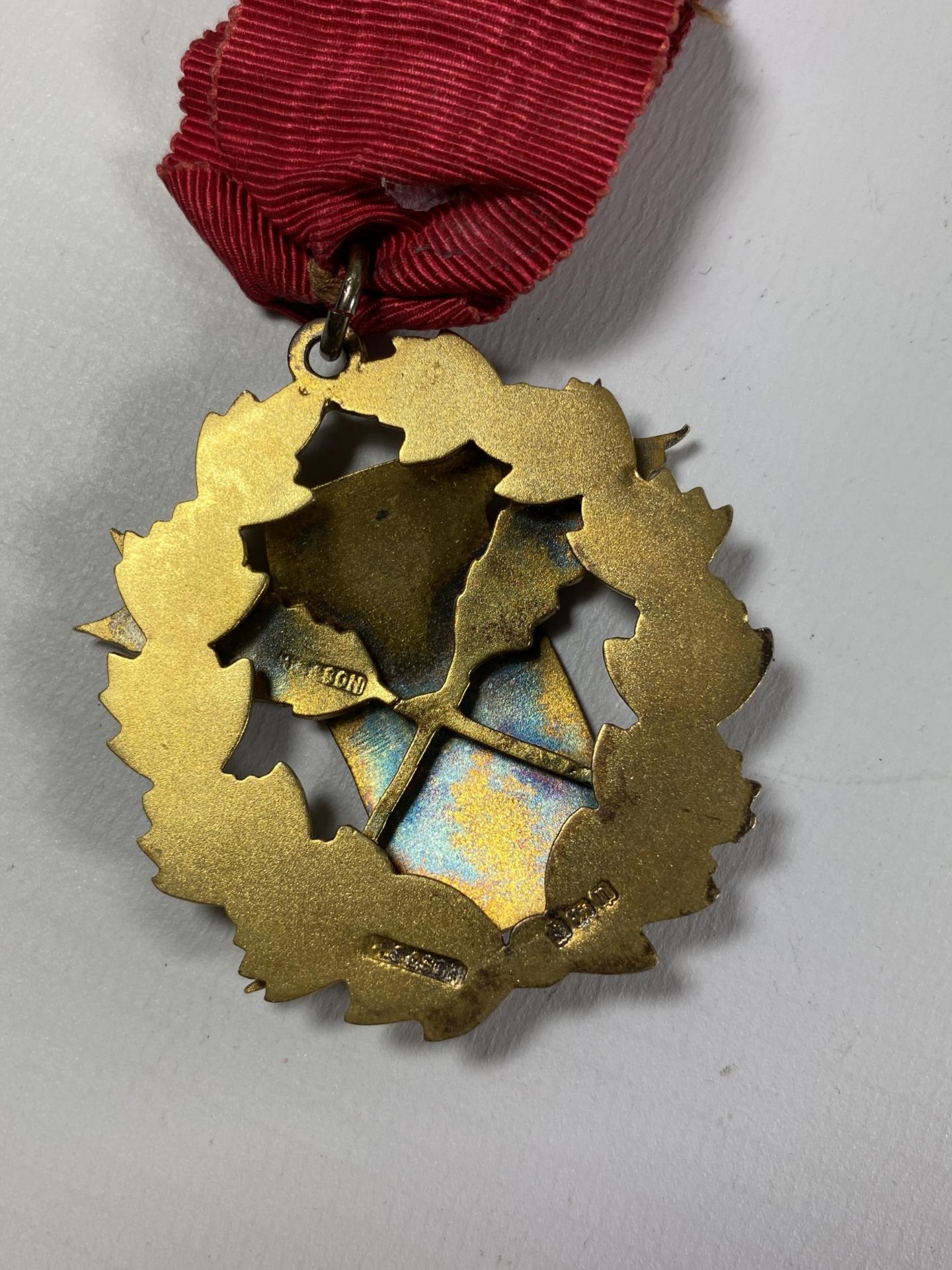 A HALLMARKED SILVER GILT MASONIC MEDAL AND RIBBON - Image 2 of 2