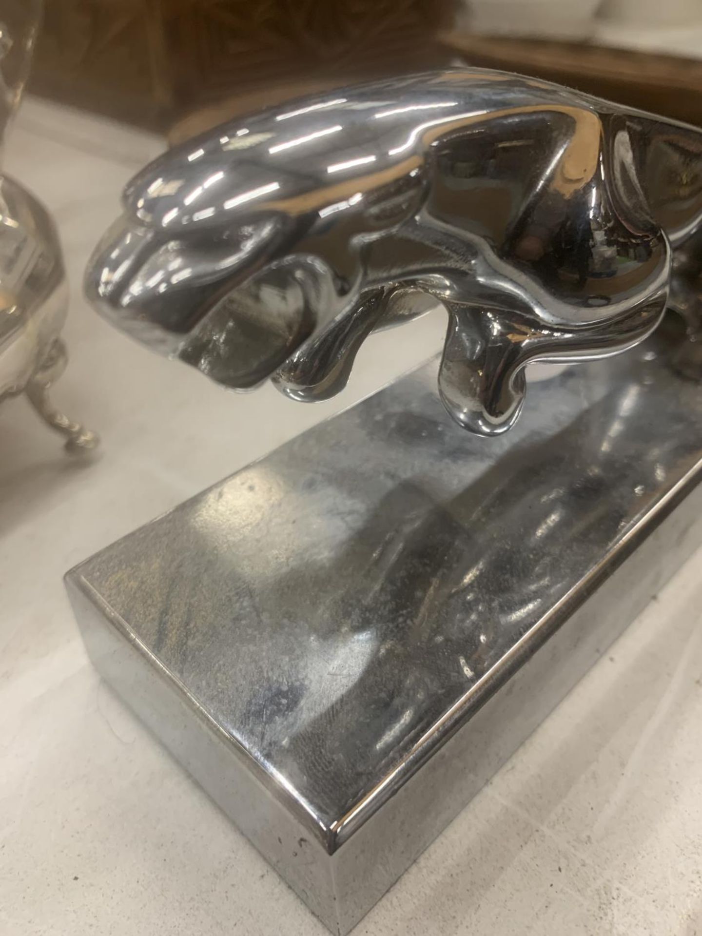 A CHROME MODEL OF A JAGUAR CAR MASCOT - Image 2 of 3