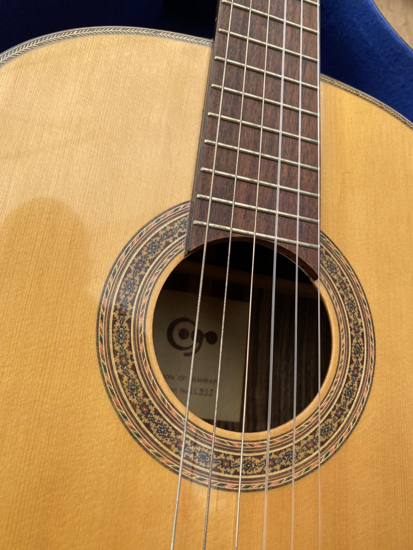 A MOON OF BAHRAIN MODEL NO.SC352 ACOUSTIC GUITAR AND CARRY CASE - Image 6 of 9