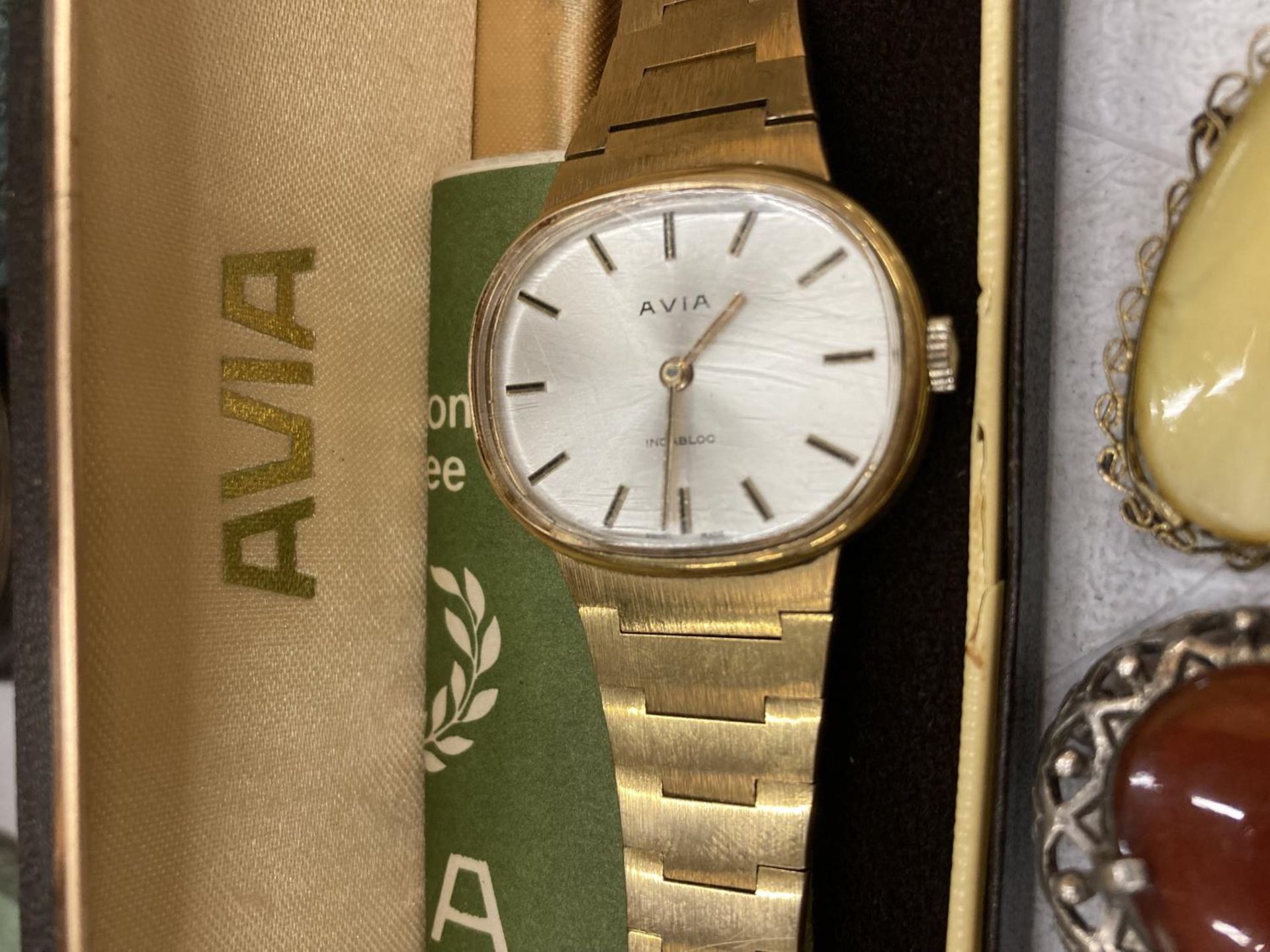 AN AVIA WRISTWATCH BOXED PLUS THREE BROOCHES, TWO WITH STONES - Image 3 of 4