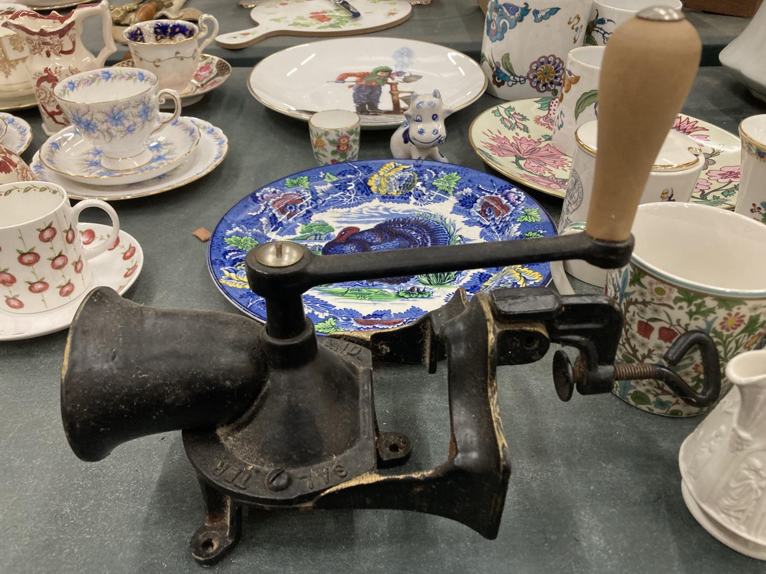 A LARGE MIXED LOT TO INCLUDE A SALTER MINCER, CABINET PLATES, ROYAL WORCESTER STORAGE JARS, - Image 2 of 10