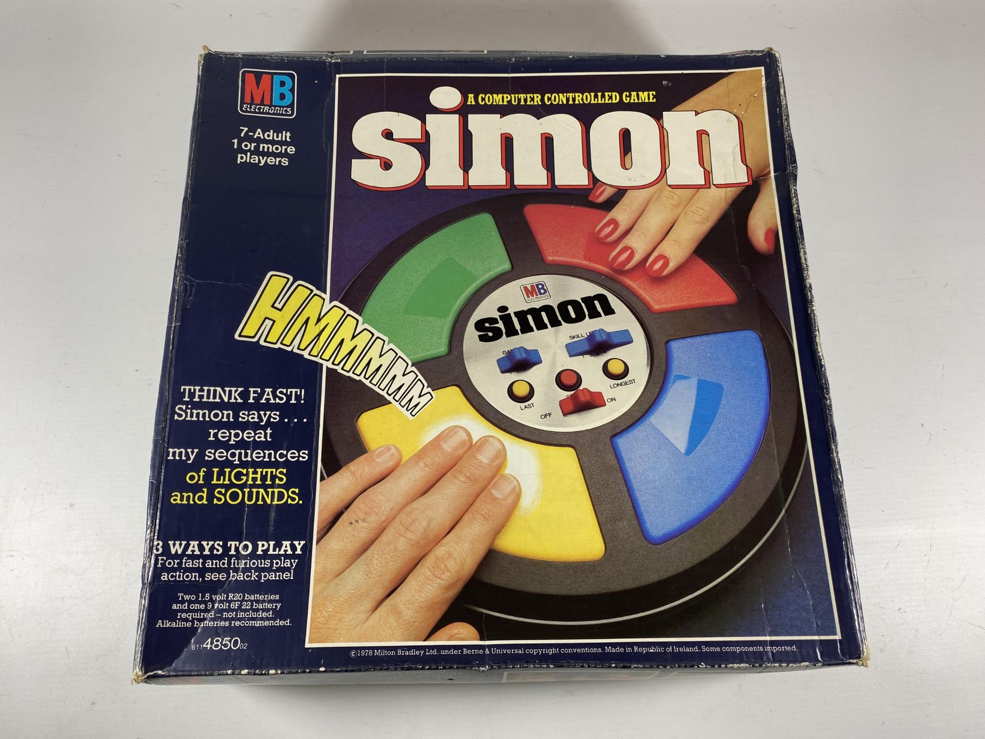 A RETRO BOXED MB ELECTRONICS SIMON COMPUTER CONTROLLED GAME