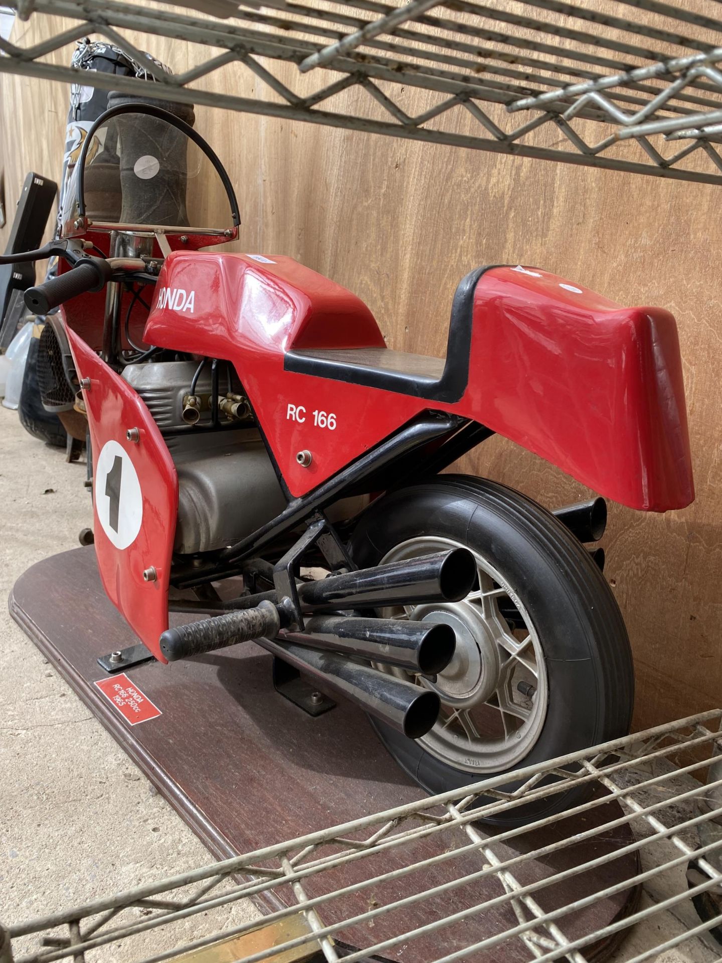 A HONDA RC166 MODEL FAIRGROUND RIDE MOUNTED ON A WOODEN PLINTH - Image 3 of 6