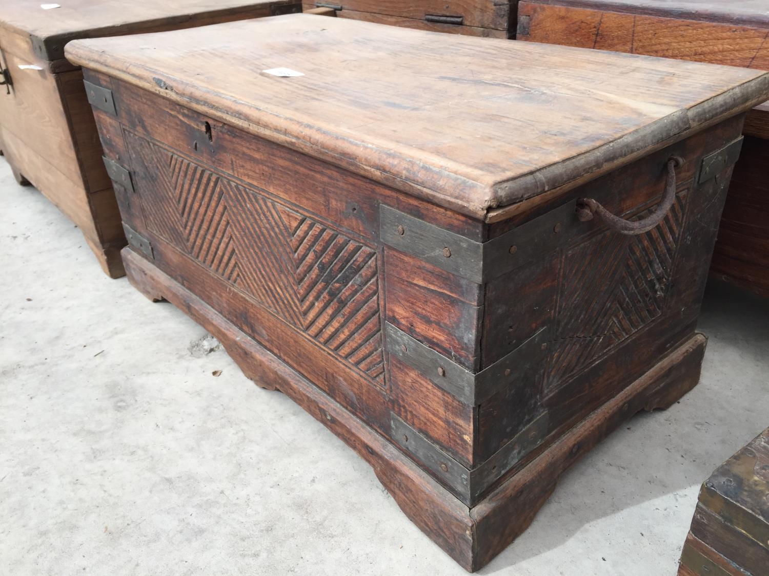 AN INDIAN HARDWOOD DOWRY CHEST WITH METAL STRAPS, 25" WIDE - Image 2 of 5