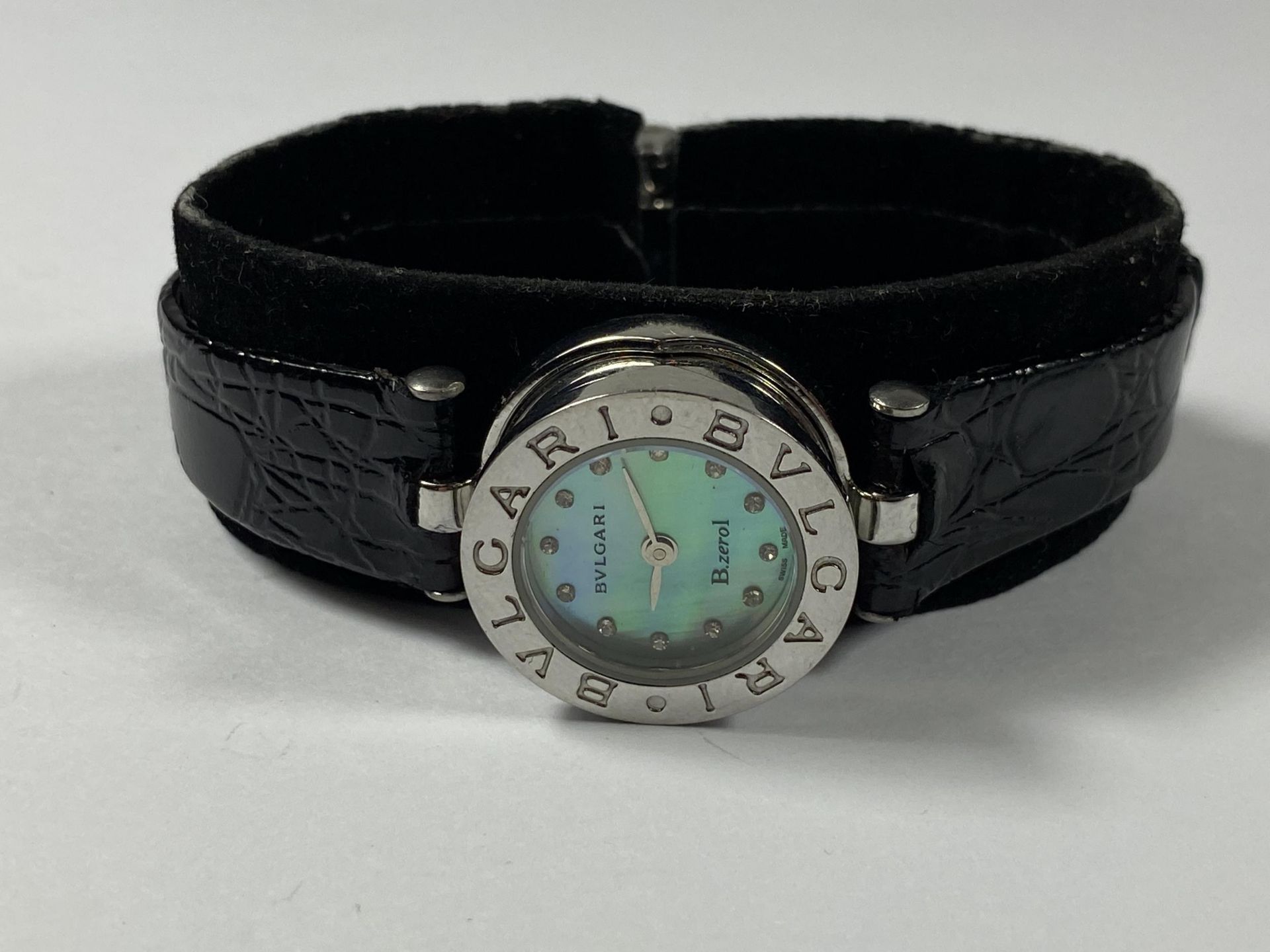 A LADIES BULGARI B. ZERO 1 WATCH WITH MOTHER OF PEARL BLUE DIAL