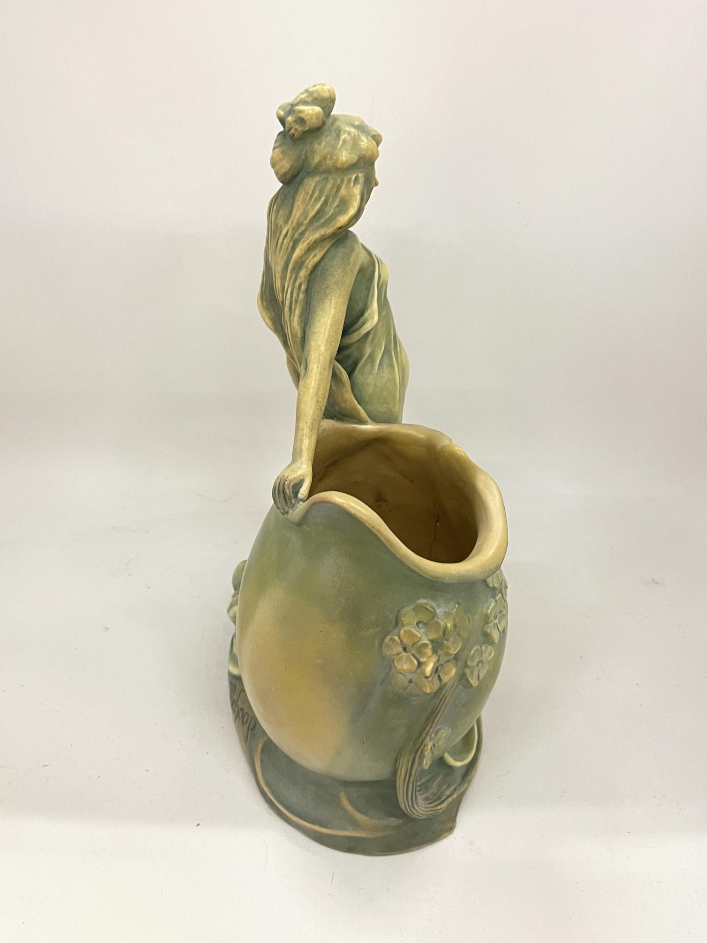 AN ART NOUVEAU STONEWARE FIGURE OF A GIRL, IMPRESSED MARKS TO BASE & SIGNED J.SCHOOP - Bild 3 aus 5