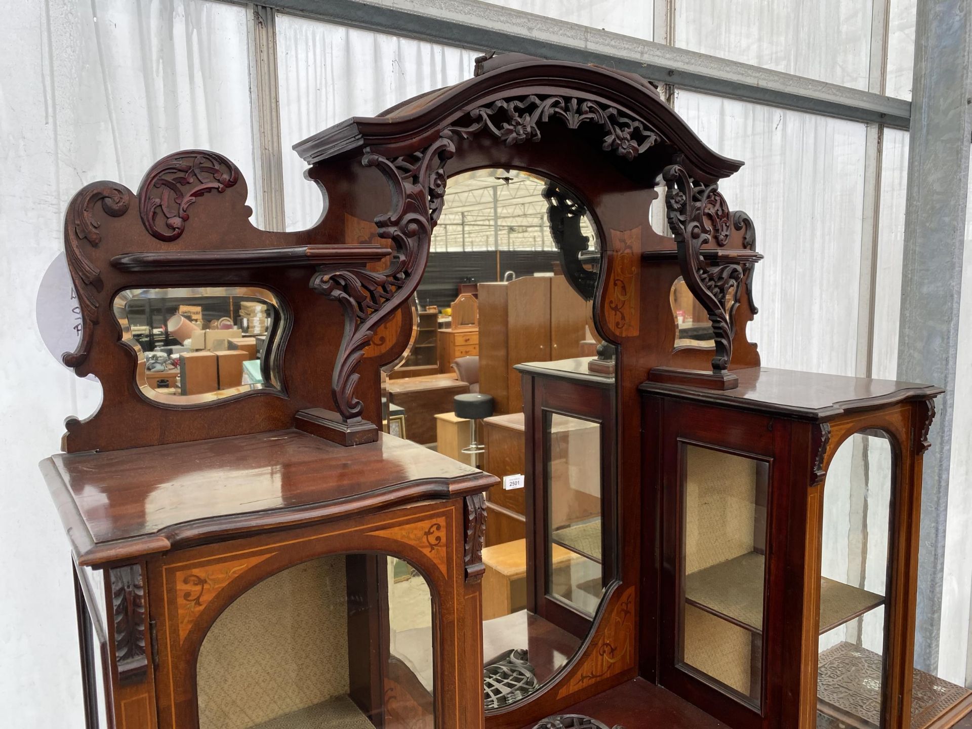 AN EDWARDIAN MAHOGANY AND INLAID DOUBLE BOWFRONTED CHINA CABINET, 55" WIDE - Image 3 of 8