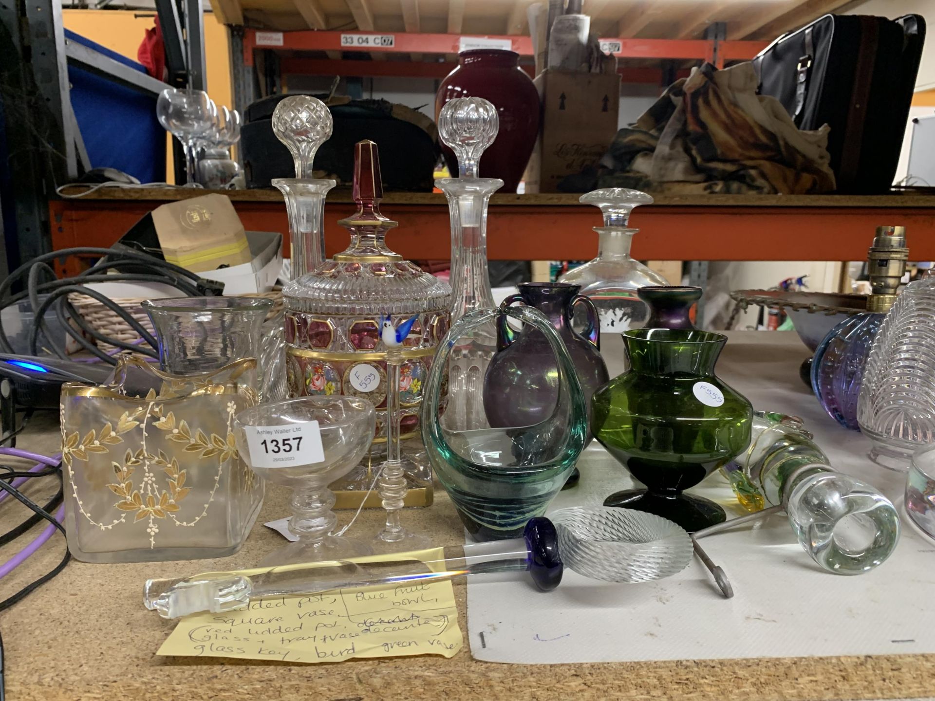 A QUANTITY OF COLOURED AND CLEAR GLASSWARE TO INCLUDE DECANTERS, A CRANBERRY AND CLEAR BON BON DISH,
