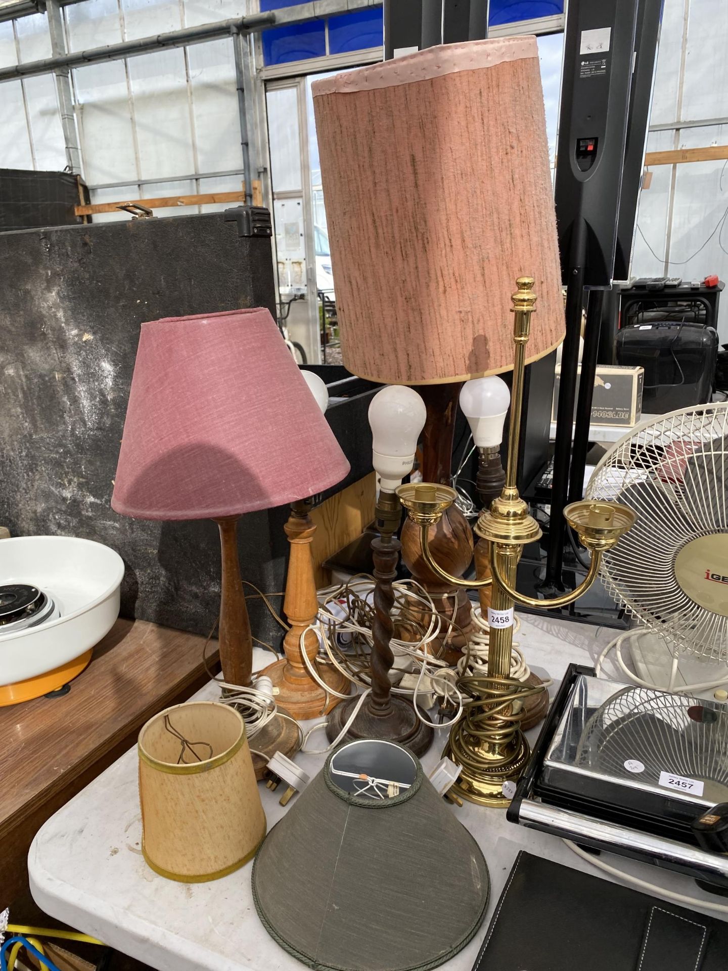 AN ASSORTMENT OF VARIOUS TABLE LAMPS AND SHADES ETC