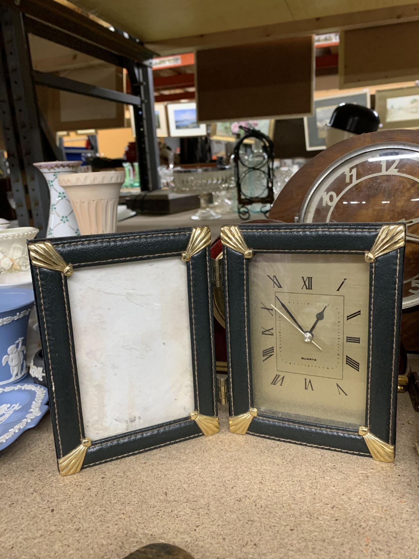 SIX VINTAGE CLOCKS AND A BAROMETER TO INCLUDE A METAMEC ROMAN NUMERAL MANTLE CLOCK WITH KIENZLE - Image 2 of 5