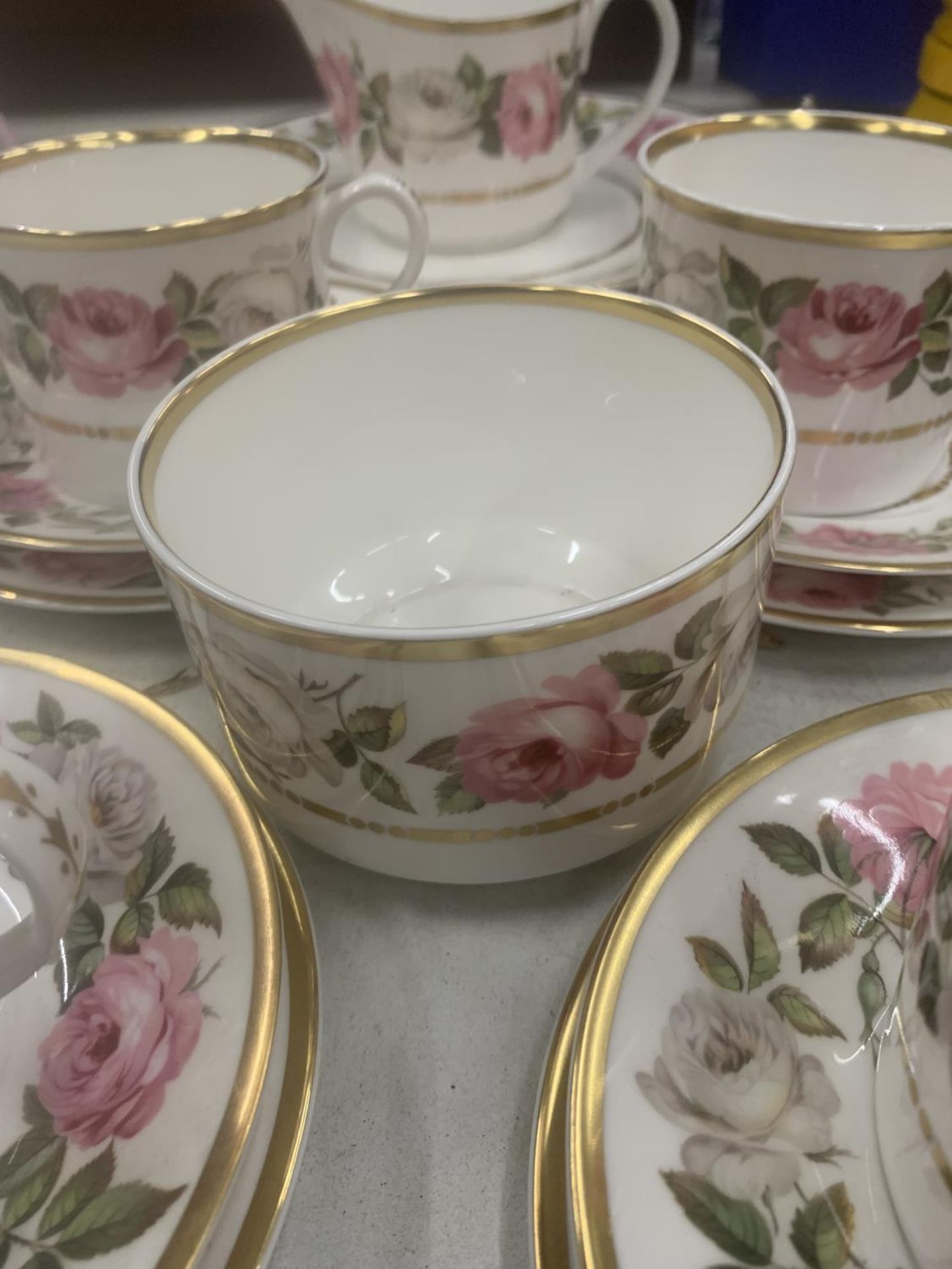 A ROYAL WORCESTER 'ROYAL GARDEN' TEASET TO INCLUDE A CAKE PLATE, CREAM JUG, SUGAR BOWL, CUPS, - Image 6 of 6