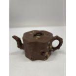 A CHINESE YIXING STYLE CLAY TEAPOT WITH FLORAL DESIGN