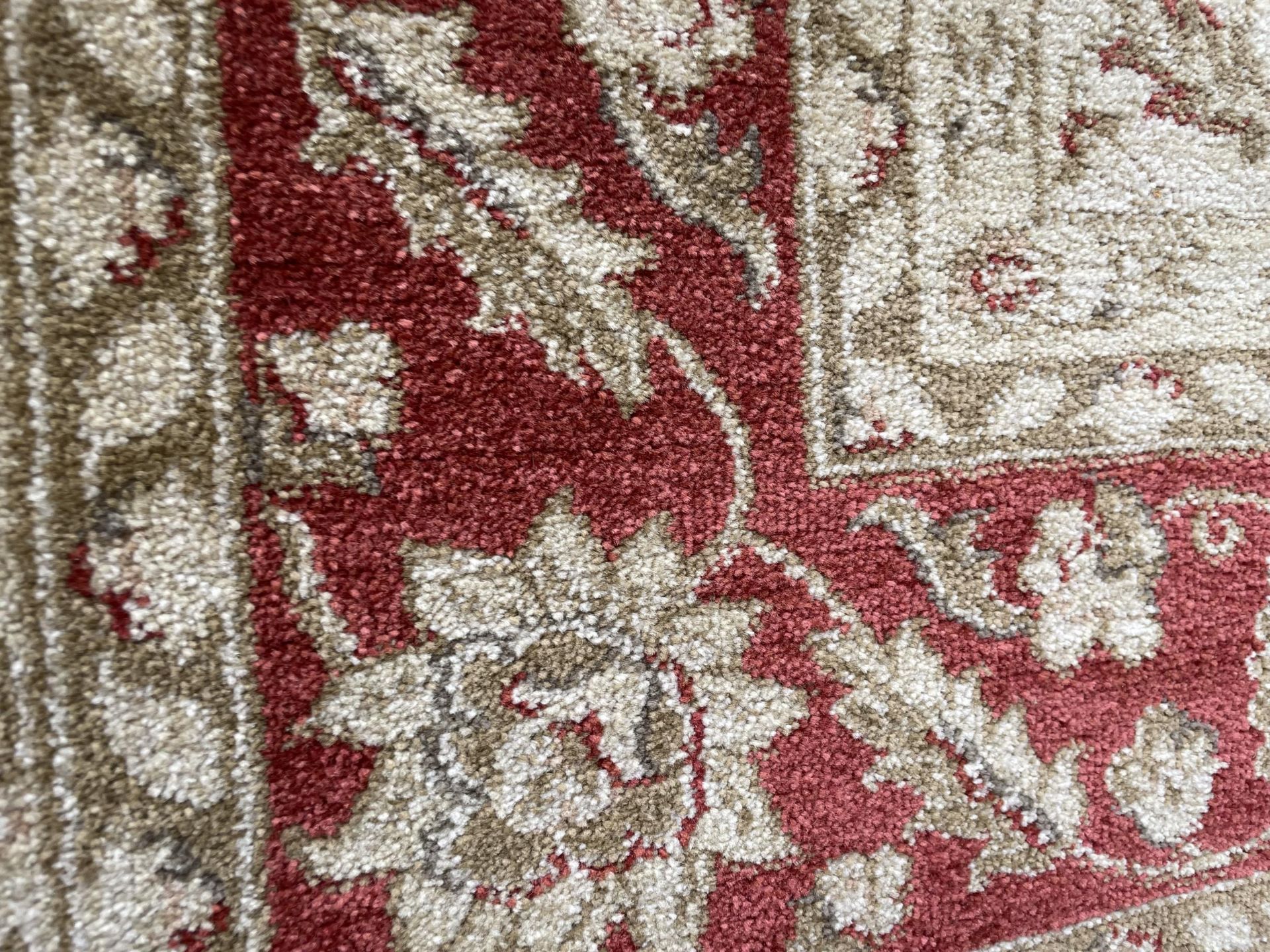 A LARGE RED AND CREAM PATTERNED RUG - Image 2 of 2