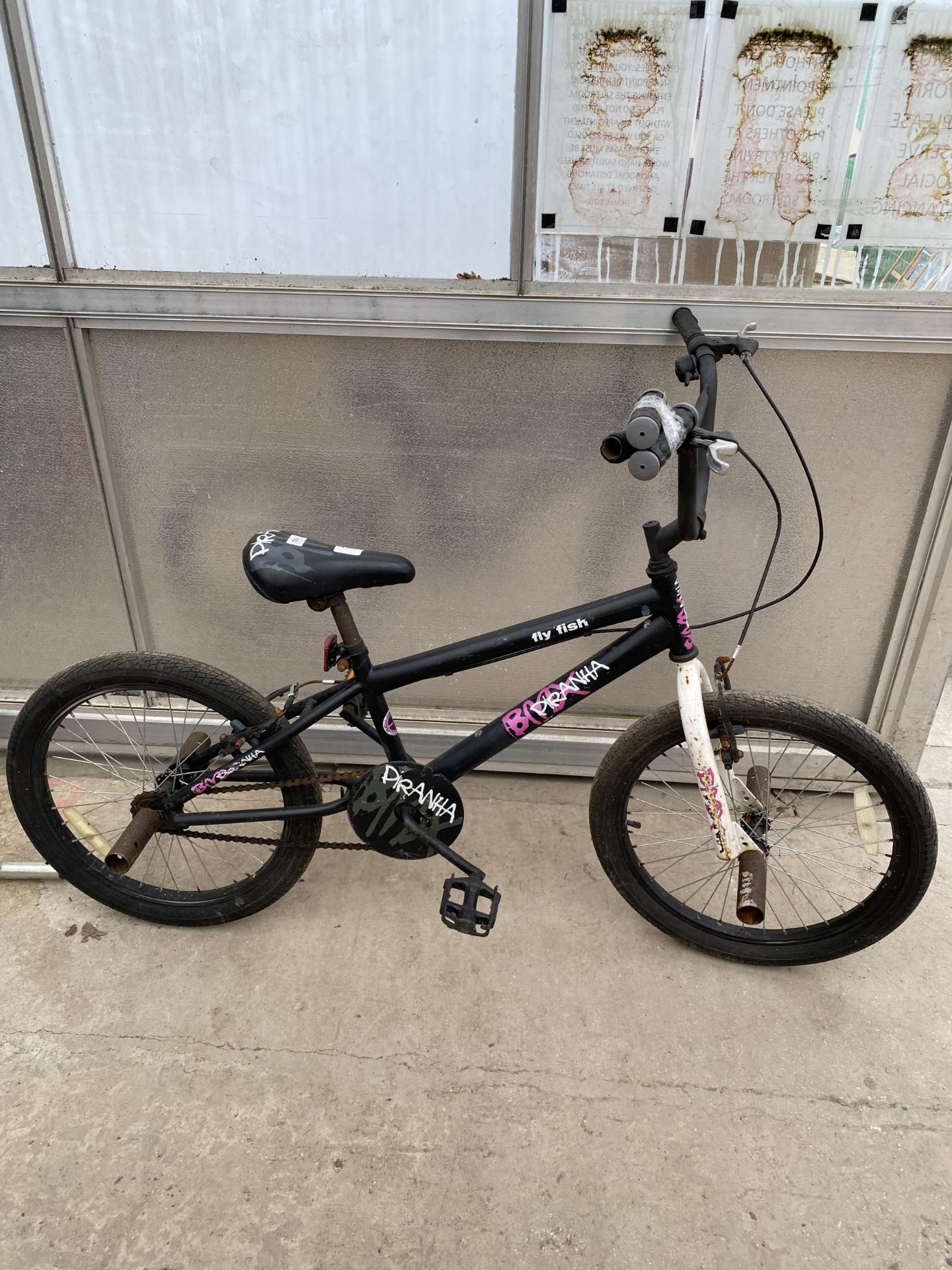 A PIRANHA BMX BIKE WITH FRONT AND REAR STUNT PEGS