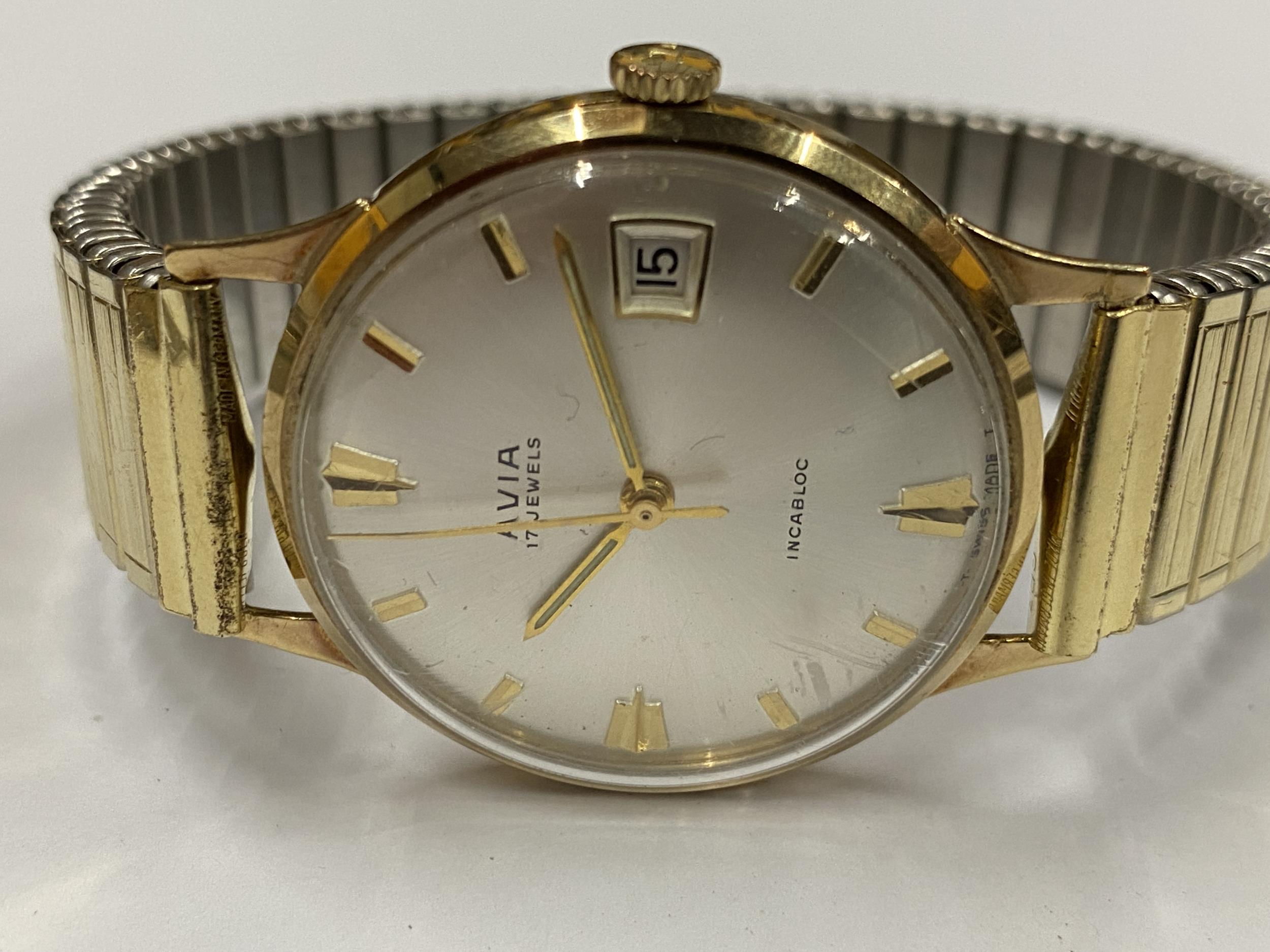 A GENTS 9CT GOLD CASED AVIA MANUAL WIND DATE WATCH WITH FLEXI STRAP IN ORIGINAL BOX - Image 2 of 7