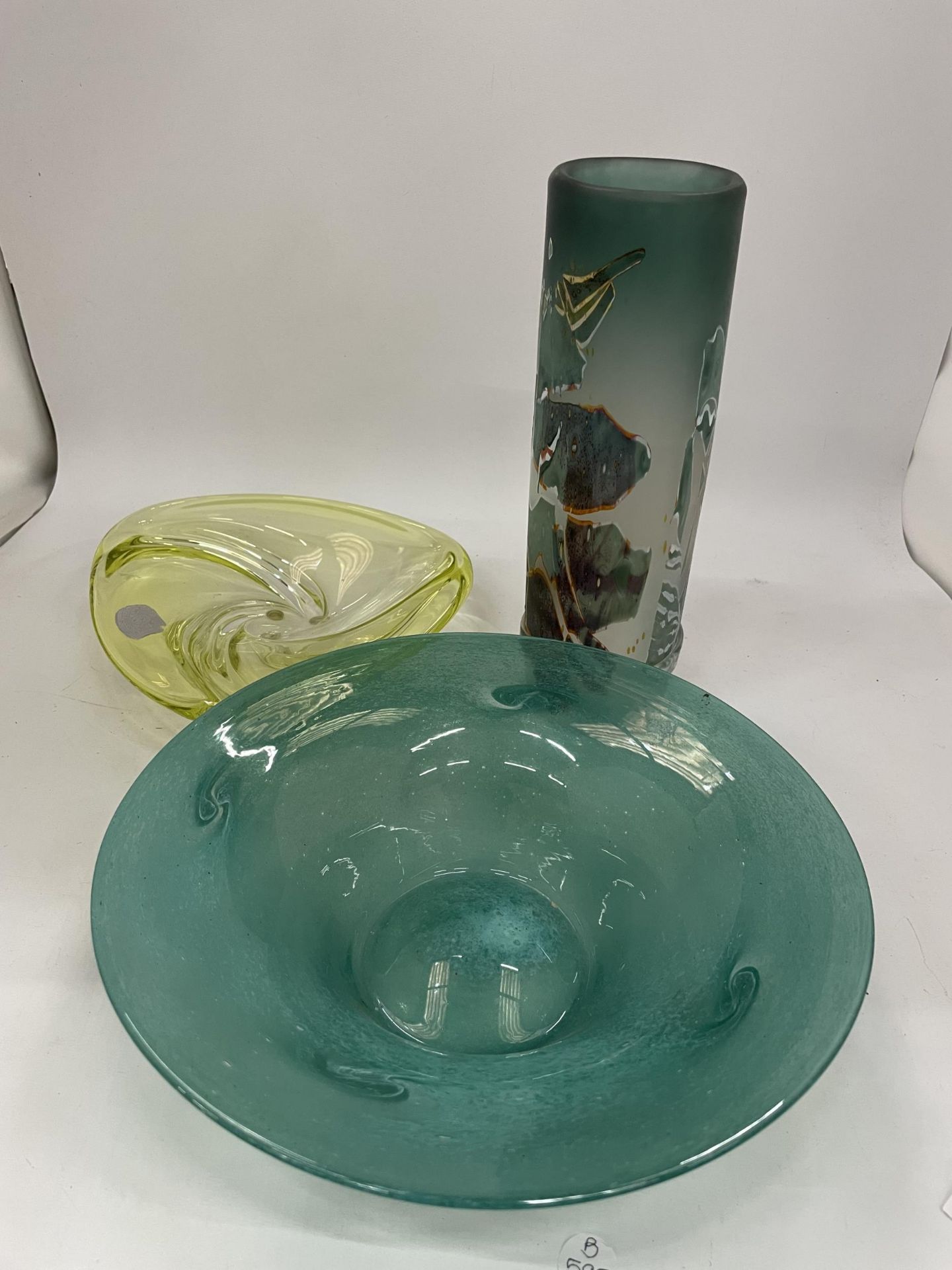 THREE PIECES OF 1950'S & LATER ART GLASSWARE TO INCLUDE GALLE STYLE FROSTED GLASS EXAMPLE