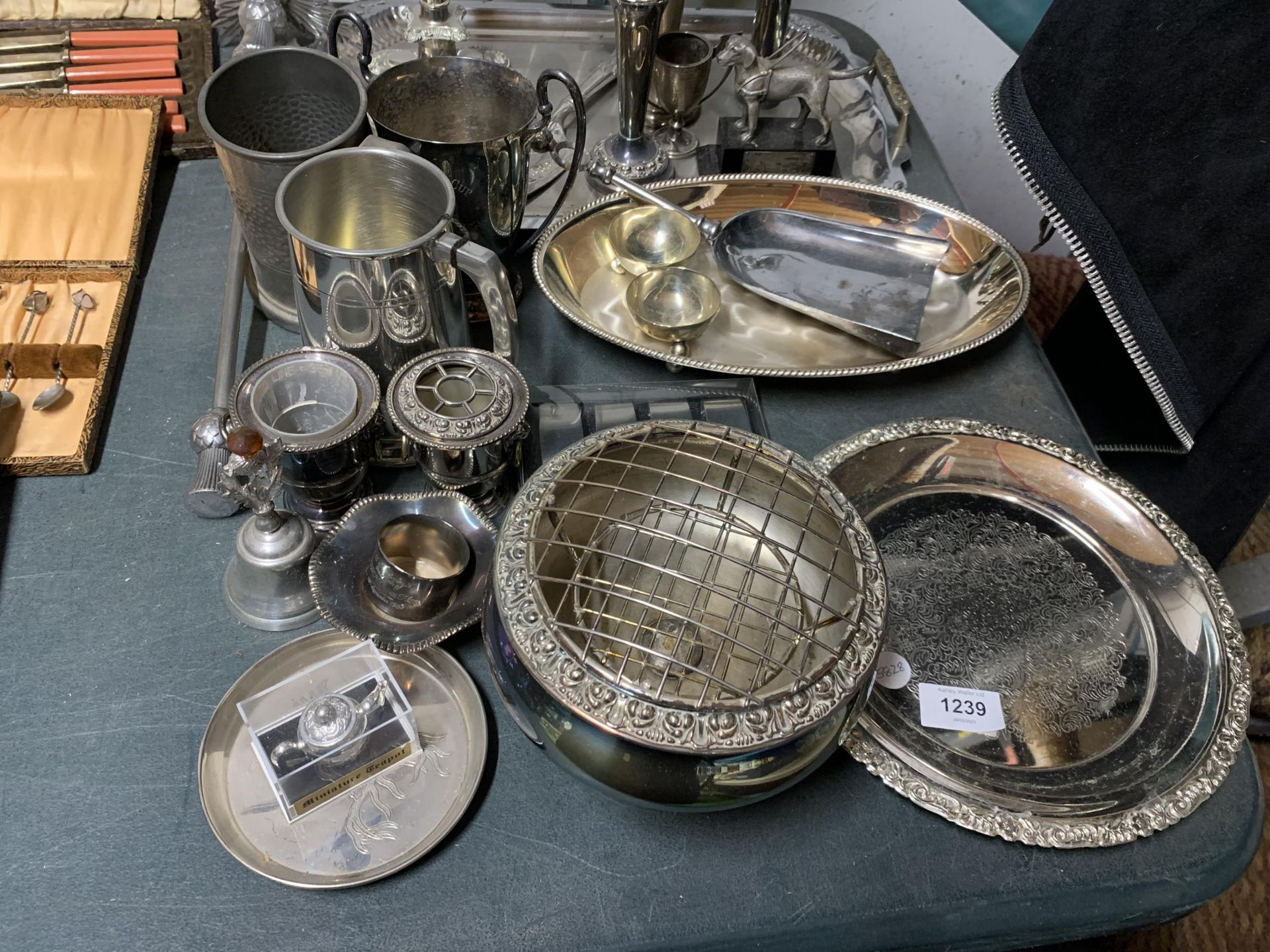 A LARGE QUANTITY OF SILVER PLATE TO INCLUDE A ROSE BOWL, CANDLEABRA, MINIATURE TEAPOT, TRAYS, - Image 3 of 3