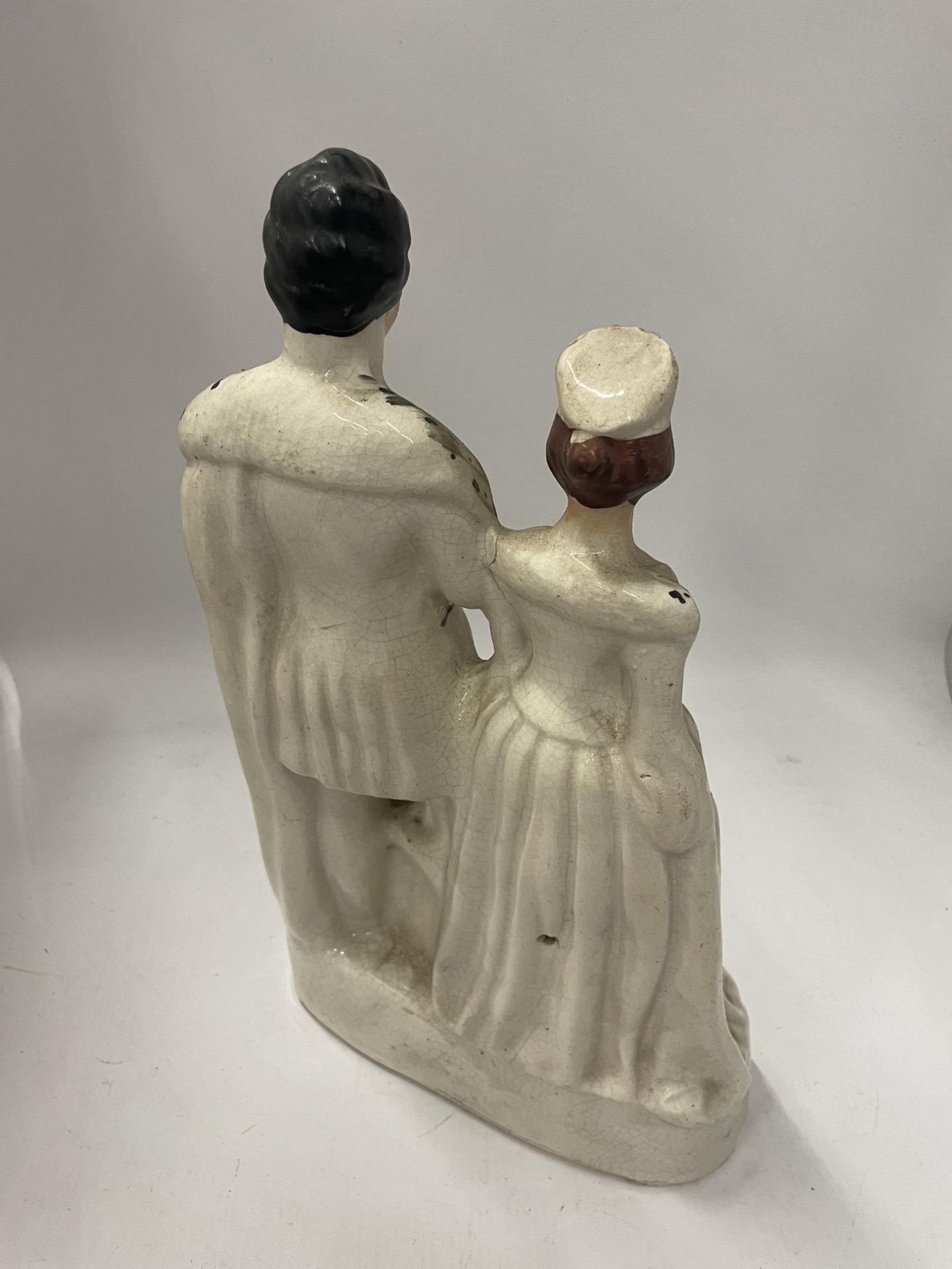 A STAFFORDSHIRE POTTERY FIGURE OF QUEEN VICTORIA AND VICTOR EMMANUEL II, QUEEN & KING OF SARDINIA - Image 3 of 5