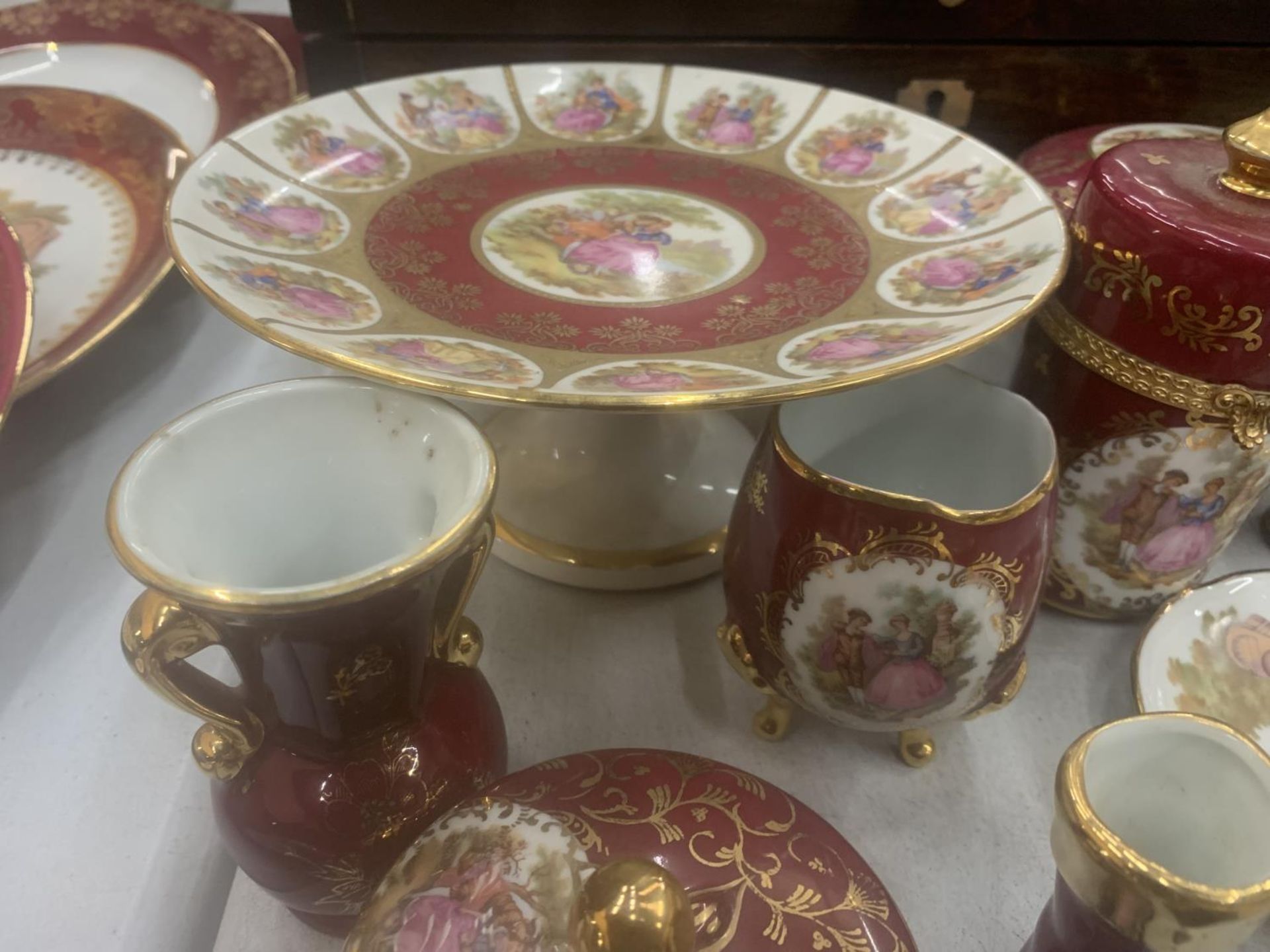 A LARGE QUANTITY OF LIMOGES TO INCLUDE A FOOTED CAKE PLATE, TRINKET BOXES, MINIATURE PLATES, SMALL - Image 2 of 6