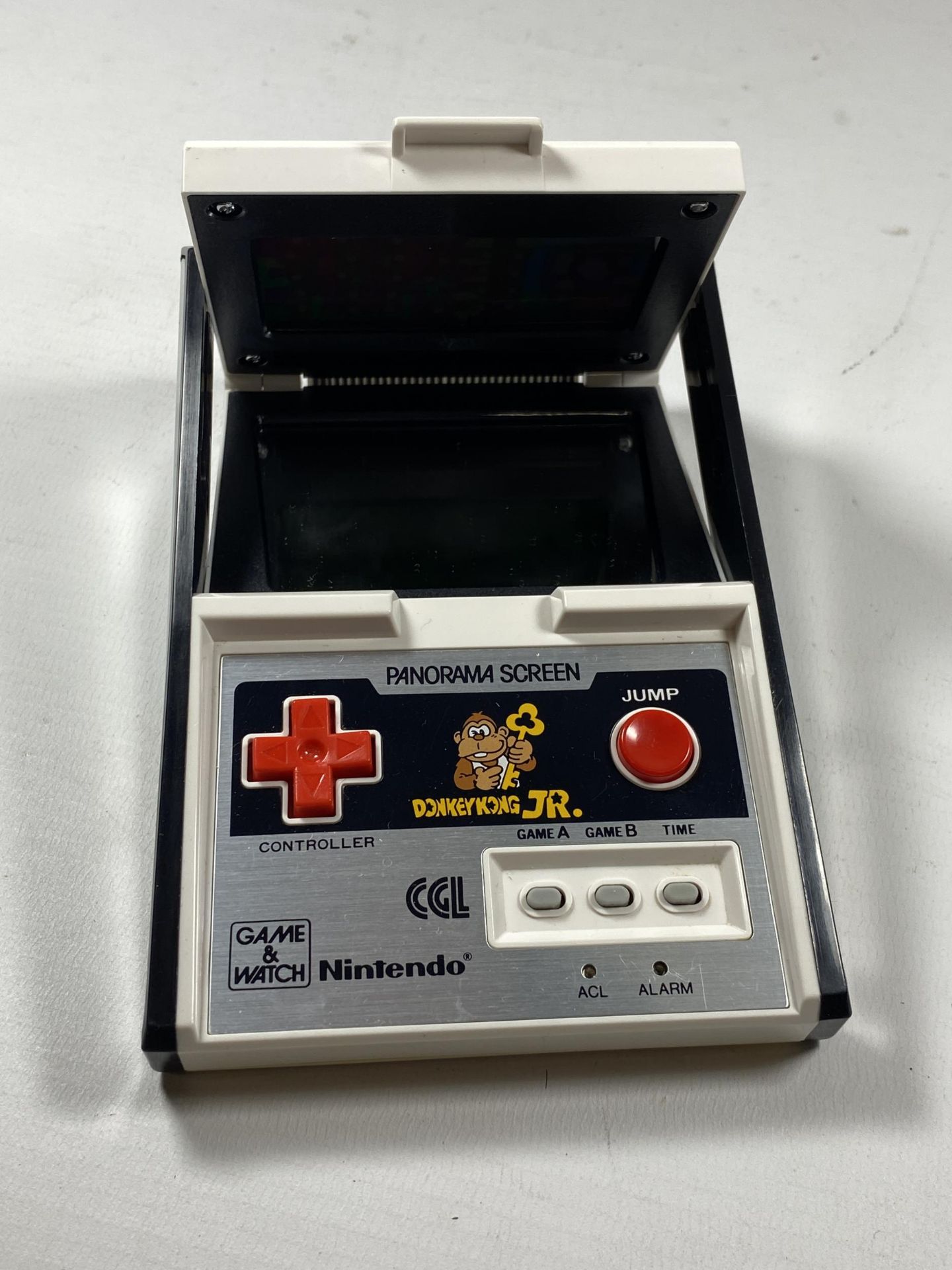 A RETRO NINTENDO CGL DONKEY KONG JR GAME & WATCH PANIRAMA SCREEN GAME - Image 2 of 3