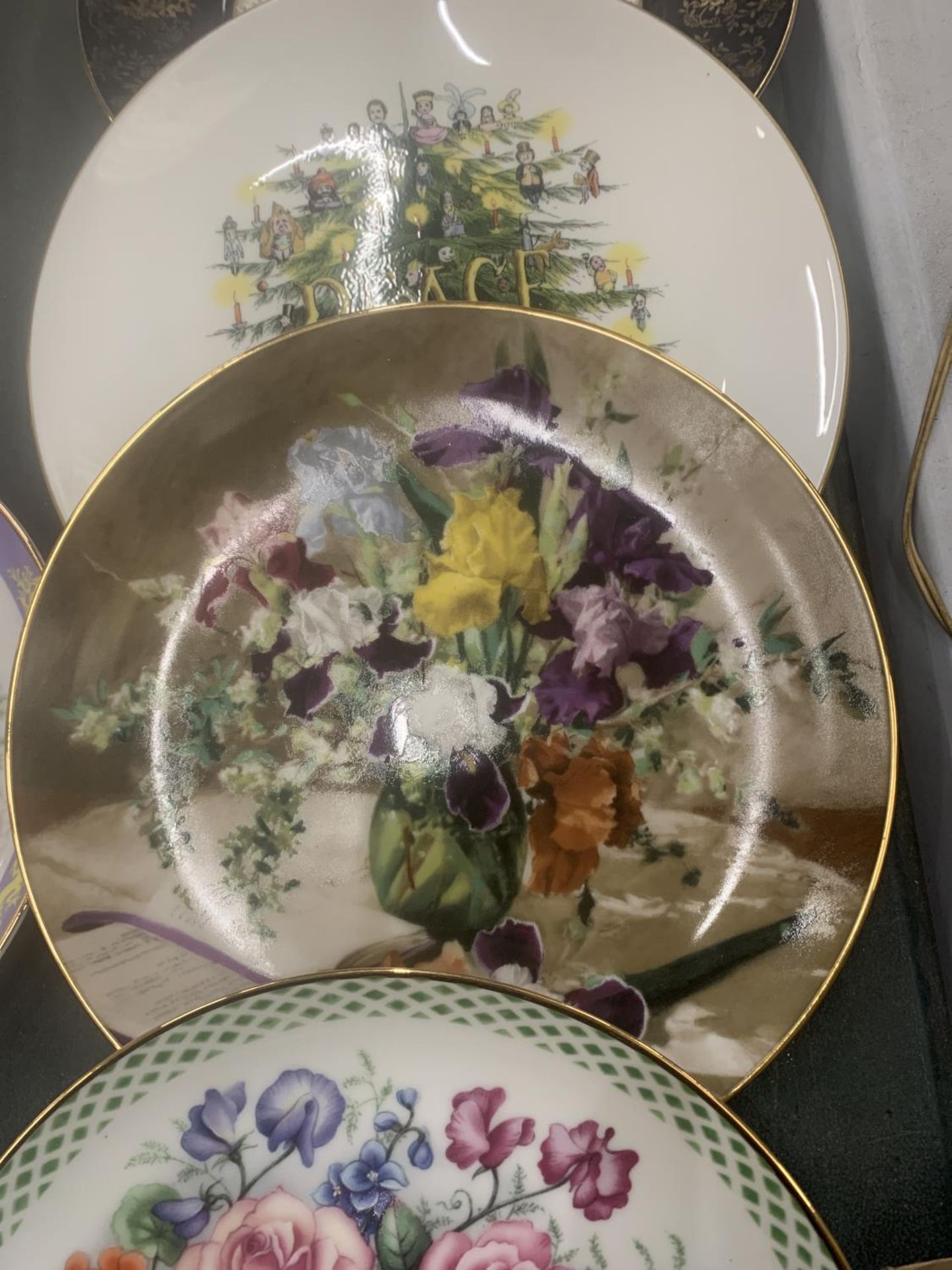 A COLLECTION OF CABINET PLATES TO INCLUDE DANBURY MINT 'BOUQUETS OF THE WORLD' - 10 IN TOTAL - Image 3 of 7
