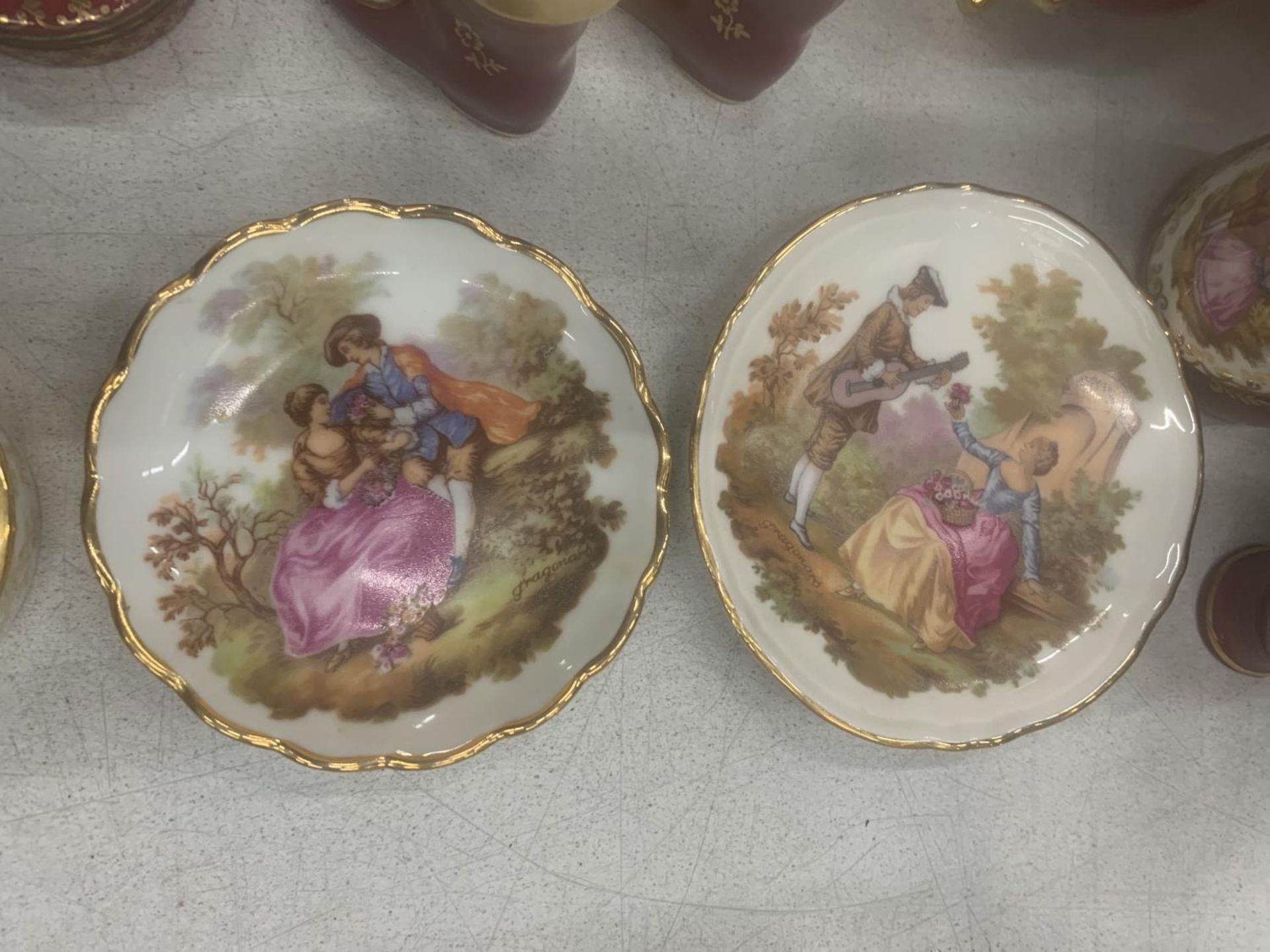 A LARGE QUANTITY OF LIMOGES TO INCLUDE A FOOTED CAKE PLATE, TRINKET BOXES, MINIATURE PLATES, SMALL - Image 5 of 6