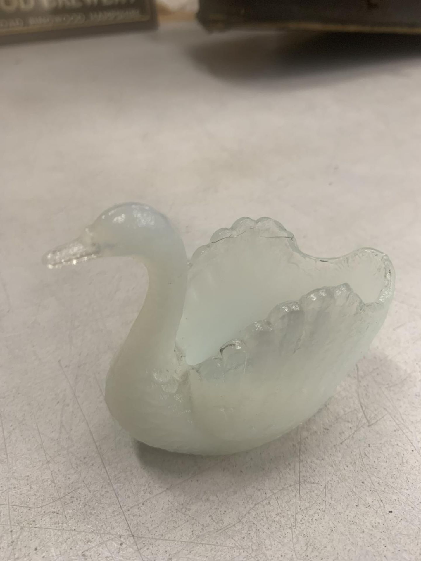 A FRENCH BLUE AND OPAQUE GLASS SWAN HEIGHT 7CM, WIDTH 8CM - Image 3 of 3