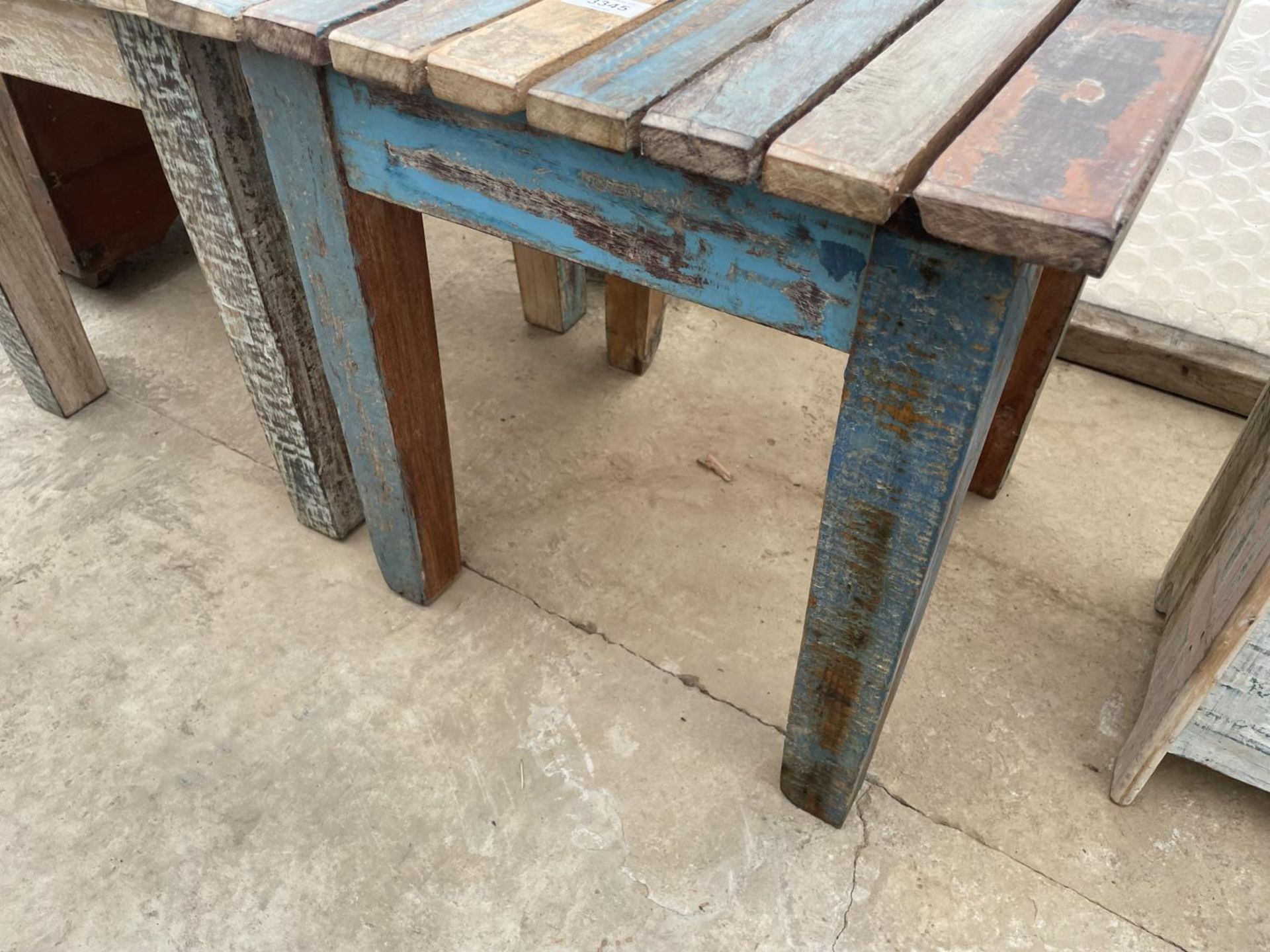 A PAIR OF INDIAN HARDWOOD 18" SQUARE LAMP TABLES - Image 3 of 4