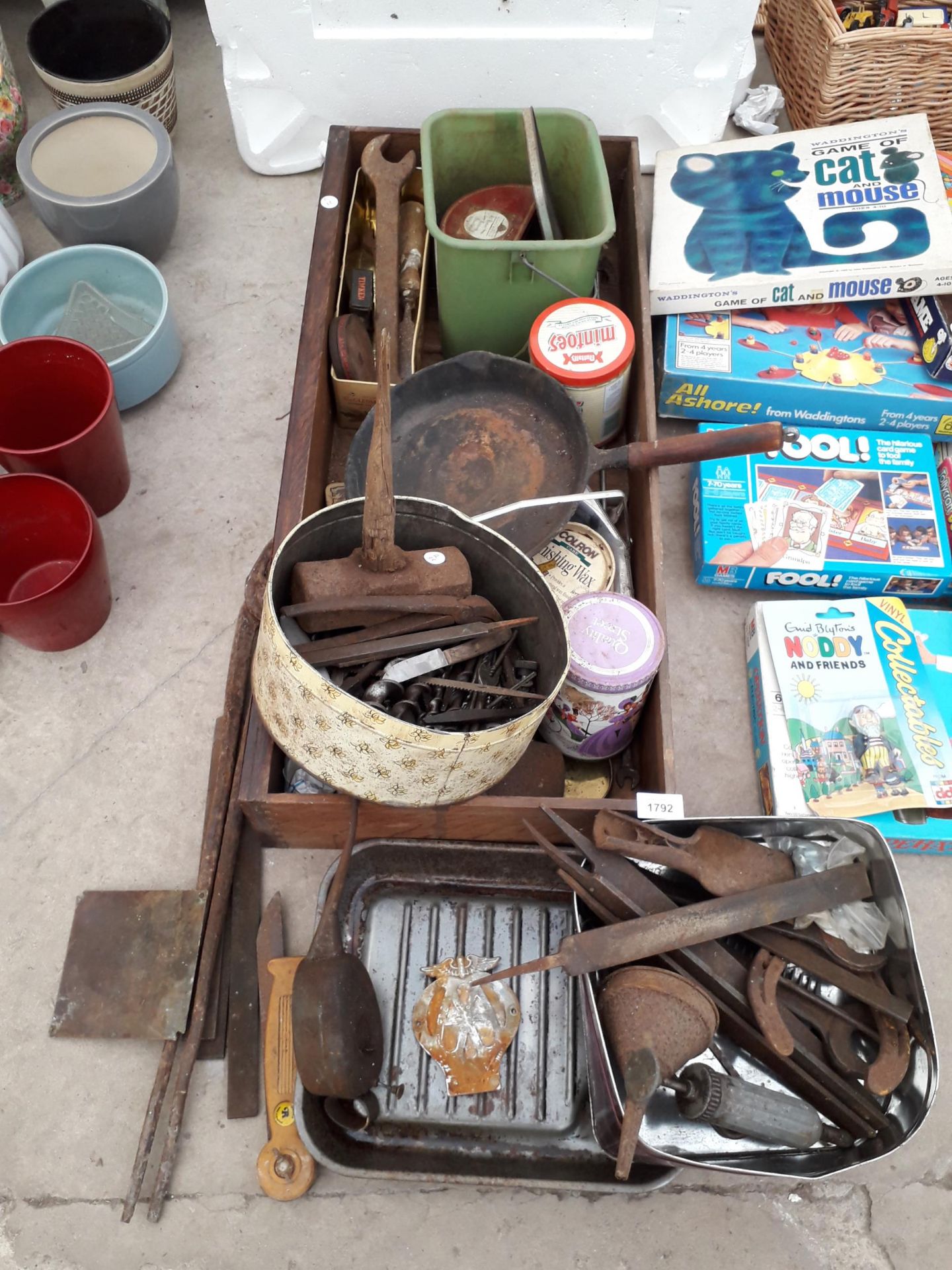 A LARGE ASSORTMENT OF VINTAGE TOOLS TO INCLUDE FILES, OIL CAN, SPANNERS ETC