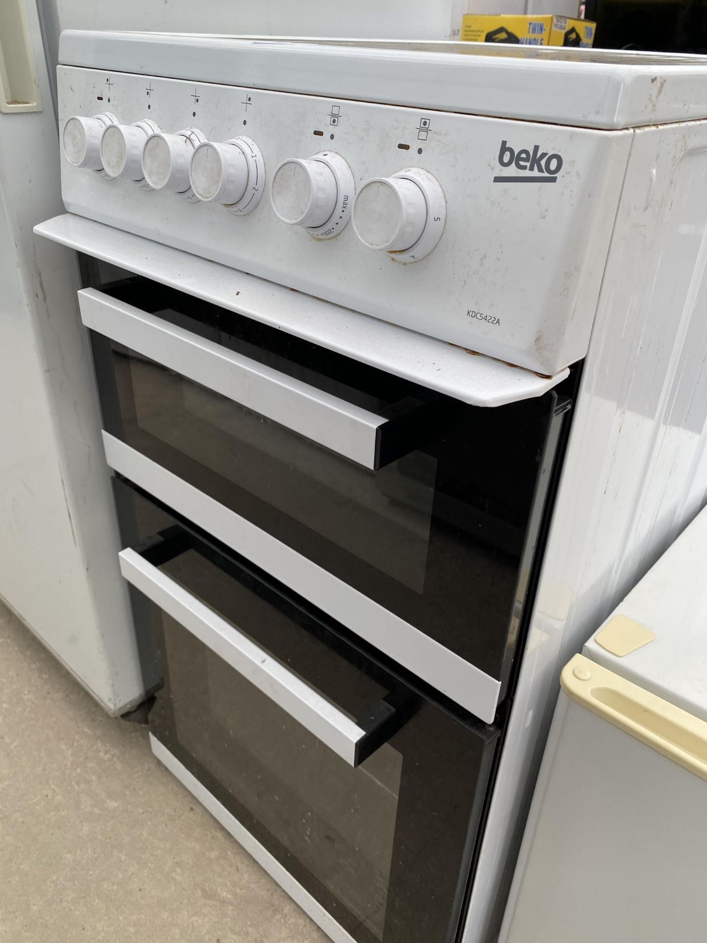 A WHITE BEKO FREESTANDING ELECTRIC OVEN AND HOB BELIEVED WORKING BUT NO WARRANTY - Image 2 of 4