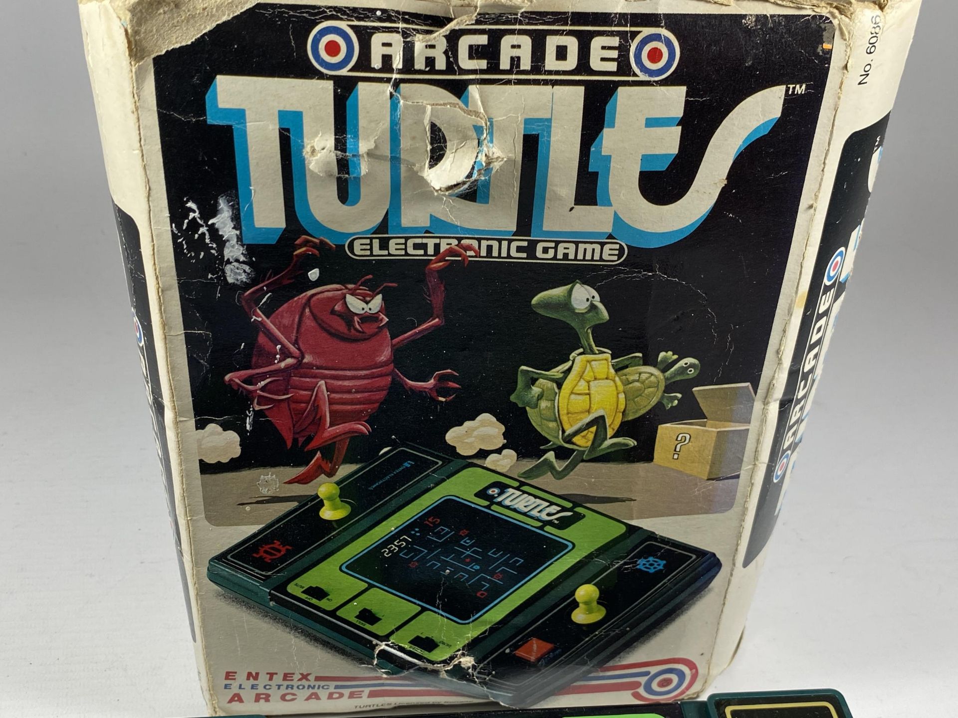 A RETRO BOXED ARCADE TURTLES ELECTRONIC GAME CONSOLE - Image 3 of 3