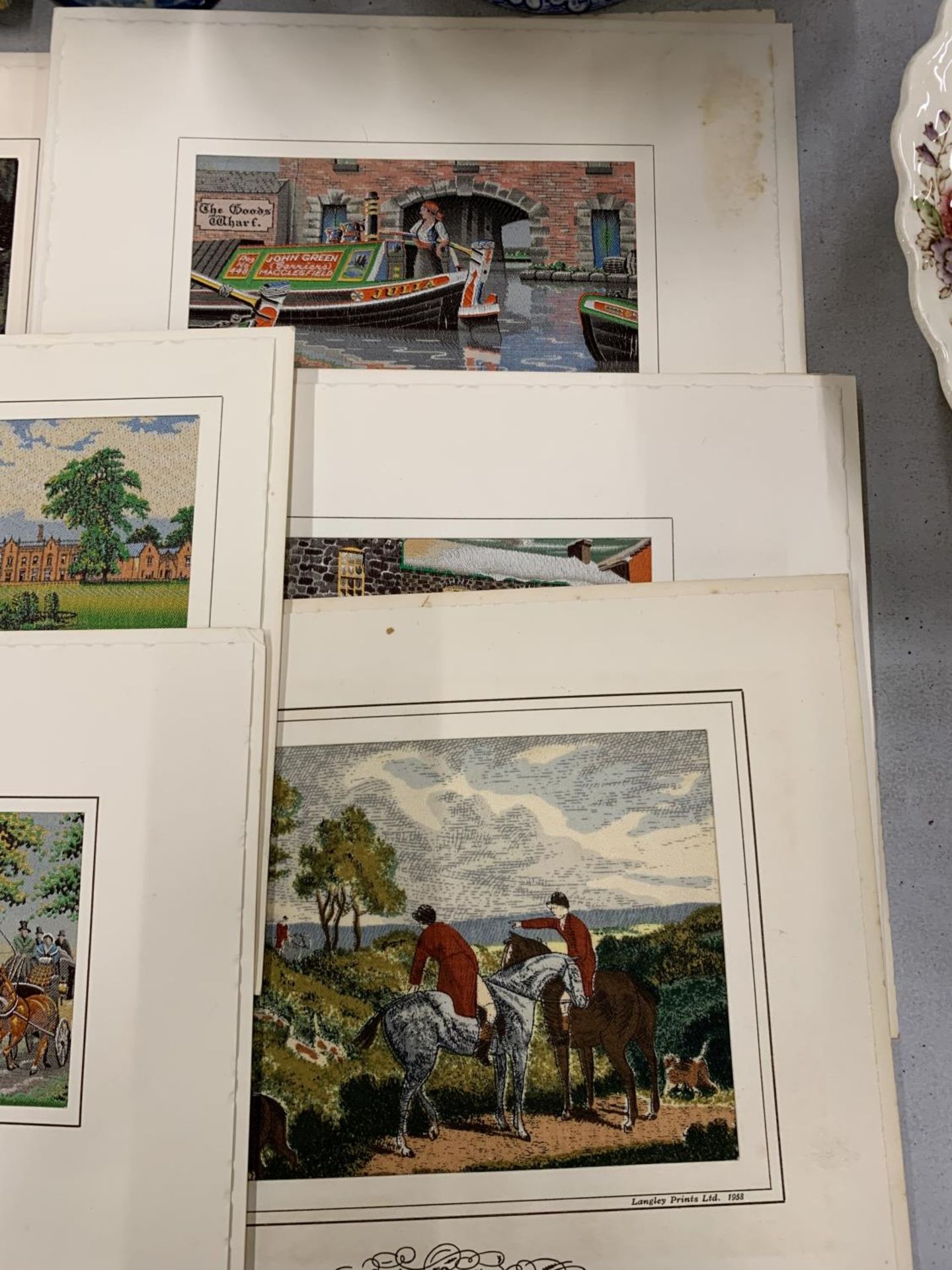 SIX UNFRAMED MACCLESFIELD SILK PICTURES TO INCLUDE FOX HUNTING, THE HOUSE OF BROCKLEHURST, - Bild 4 aus 4