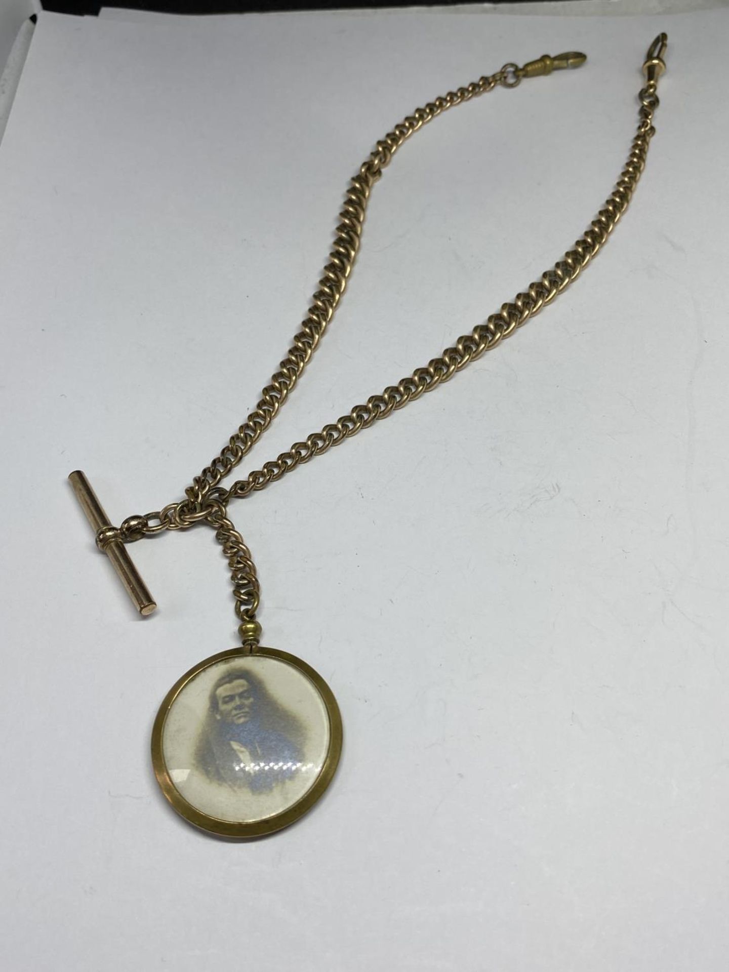 A GOLD PLATED DOUBLE ALBERT WATCH CHAIN WITH FOB IN A PRESENTATION BOX