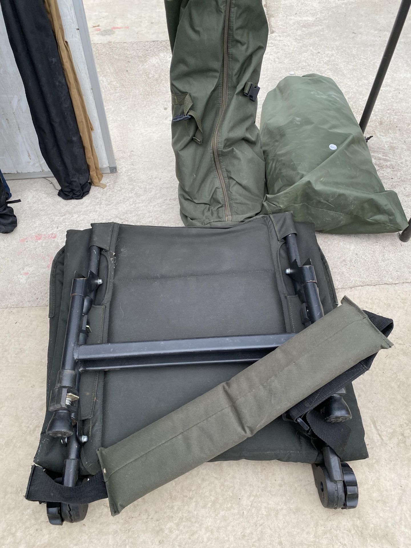 A FOLDING FISHING CHAIR AND A FISHING BIVVY AND BIVVY BROLLY - Image 2 of 6