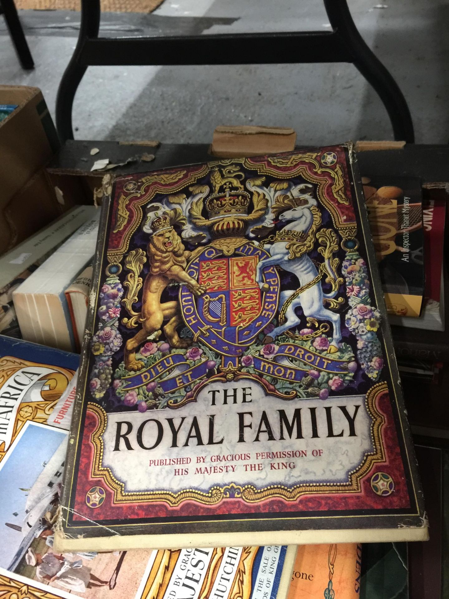 A QUANTITY OF BOOKS TO INCLUDE TO INCLUDE THE ROYAL FAMILY, THE ROYAL FAMILY IN AFRICA, THE - Image 2 of 2