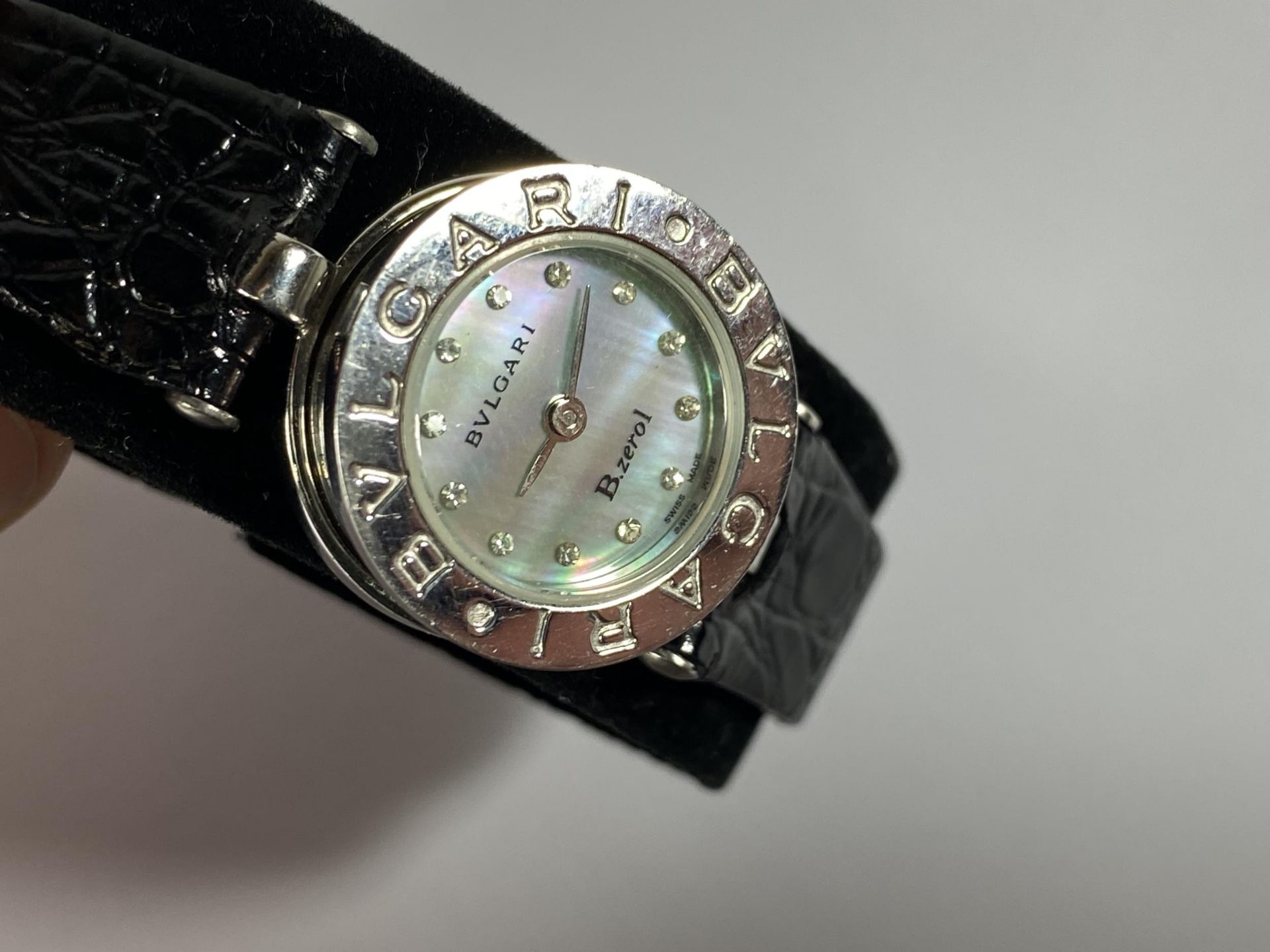 A LADIES BULGARI B. ZERO 1 WATCH WITH MOTHER OF PEARL BLUE DIAL - Image 3 of 3