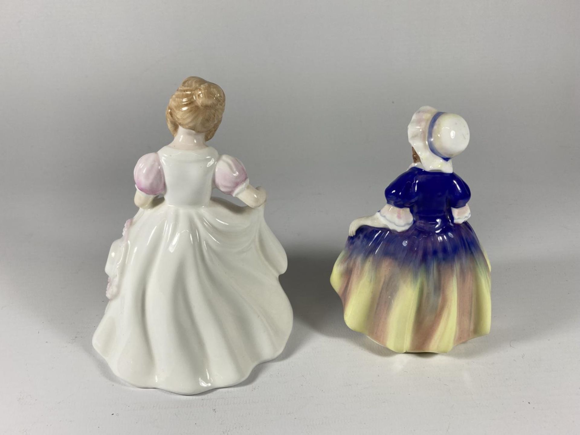 TWO ROYAL DOULTON FIGURES TO INCLUDE DINKY DO AND AMANDA - Bild 2 aus 3