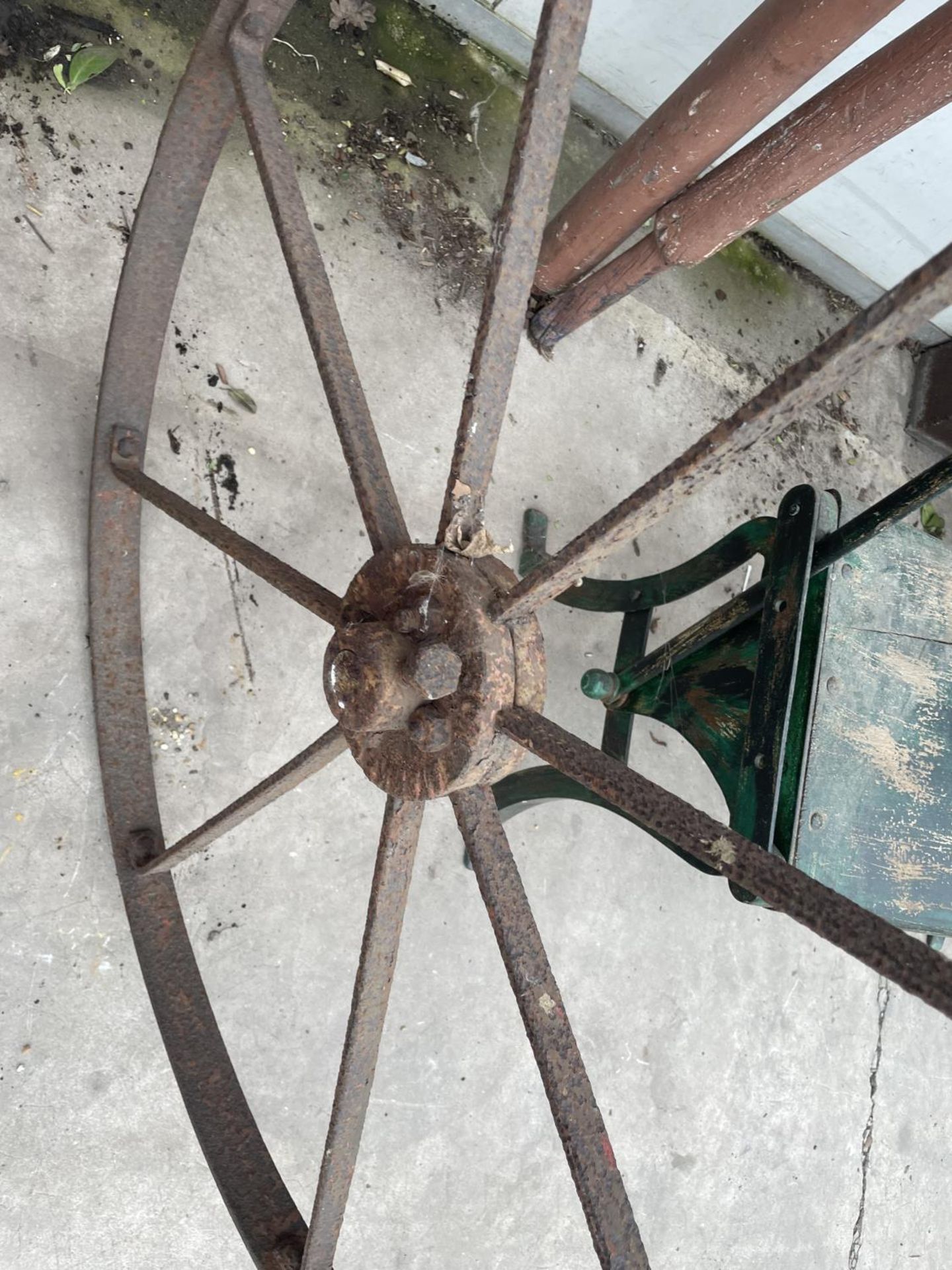 A 39" DIAMETER CAST IRON EIGHT SPOKE WHEEL, G.OWEN + SON, MARKET DRAYTON - Image 4 of 4