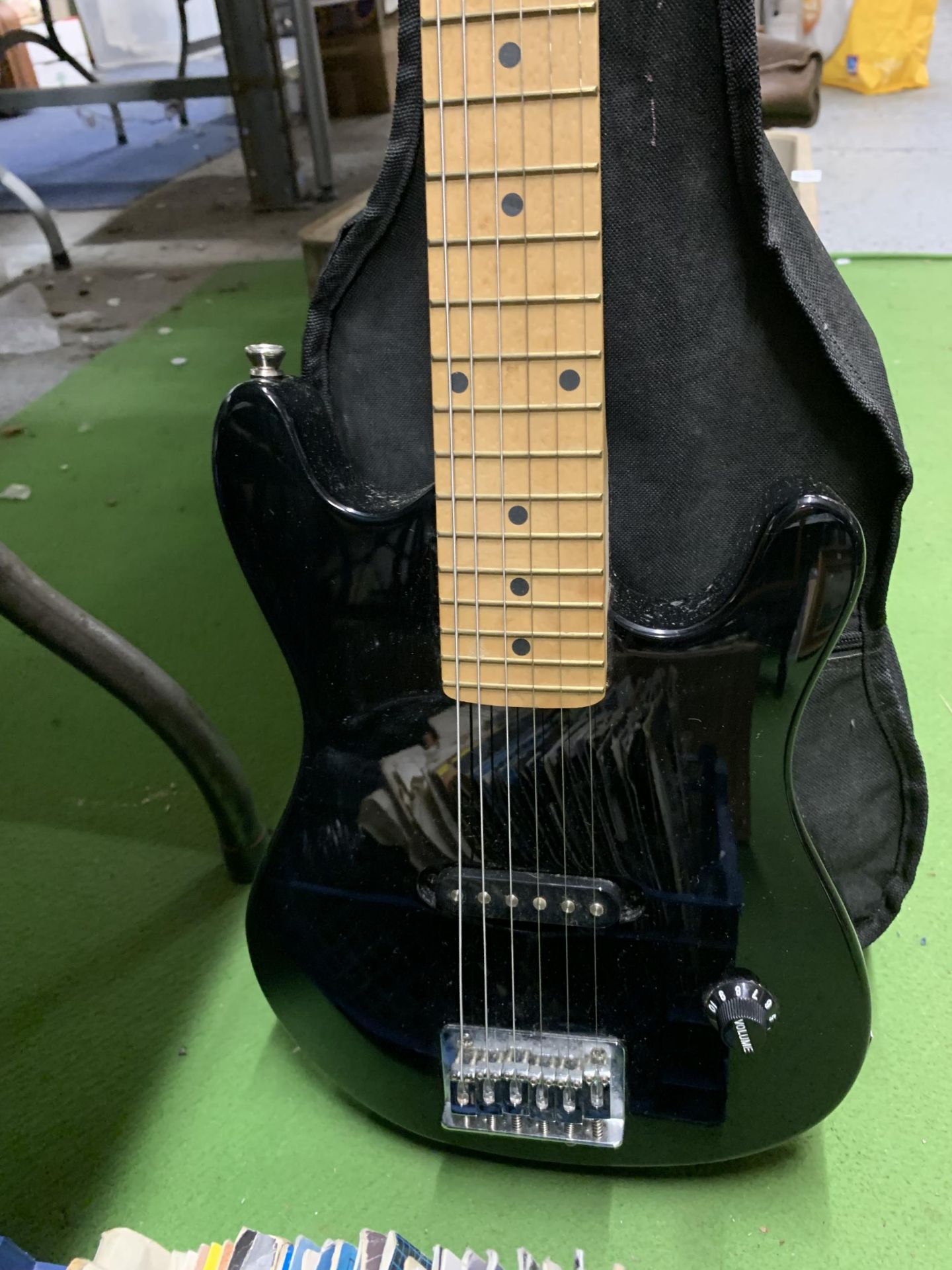 AN ELEVATION CHILD'S ELECTRIC GUITAR AND CASE - Image 2 of 3
