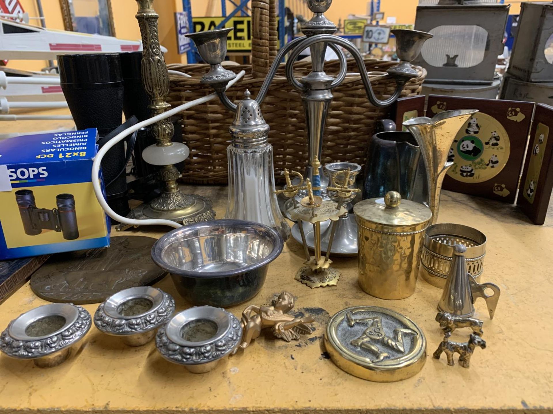 A MIXED LOT TO INCLUDE MAINLY BRASS AND SILVER PLATE, CANDLEABRA'S, LAMP STAND, BINOCULARS, WALL - Image 2 of 4