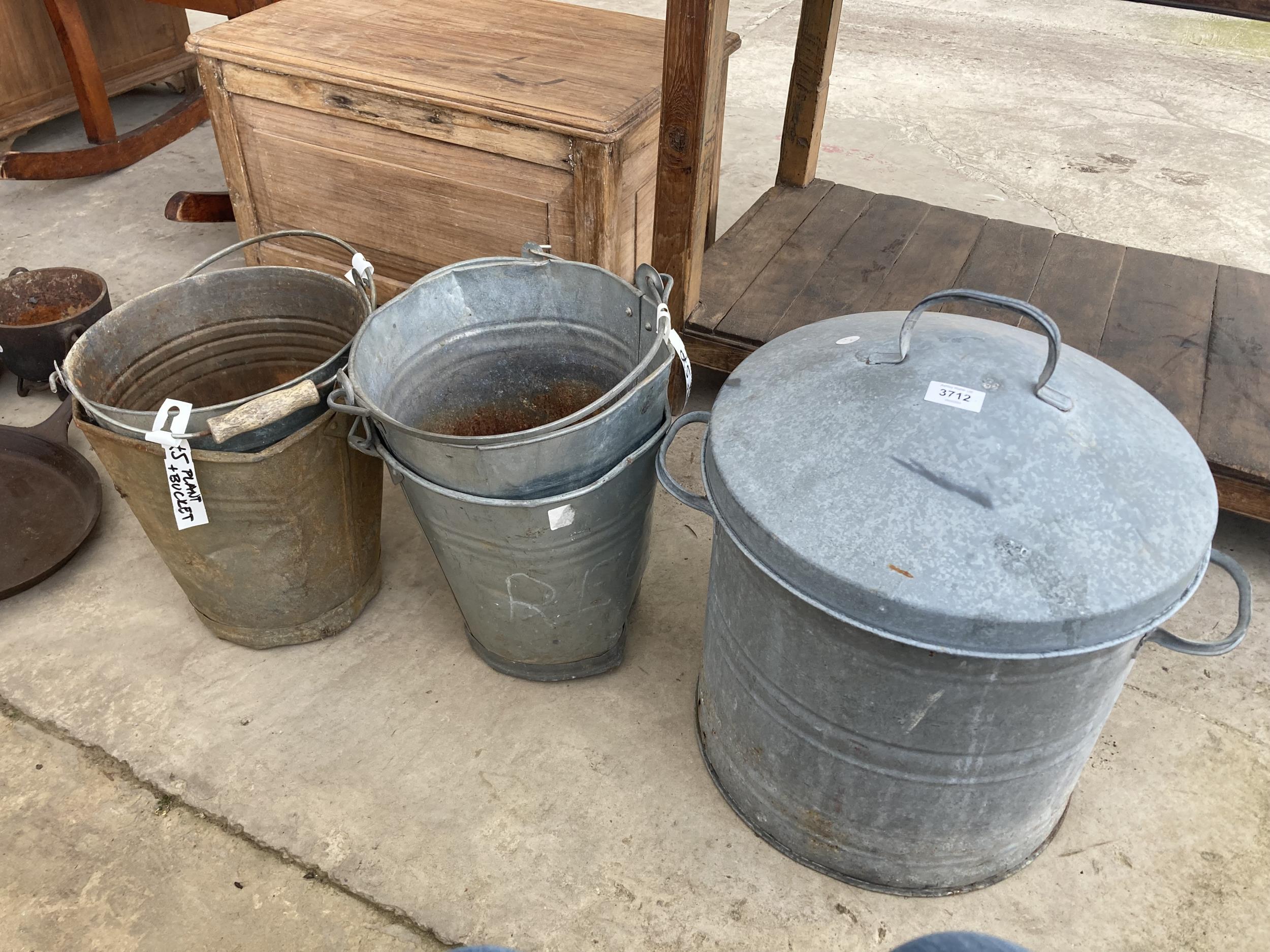 A GROUP OF VINTAGE GALVANISED BUCKETS TO INCLUDE A LIDDED EXAMPLE