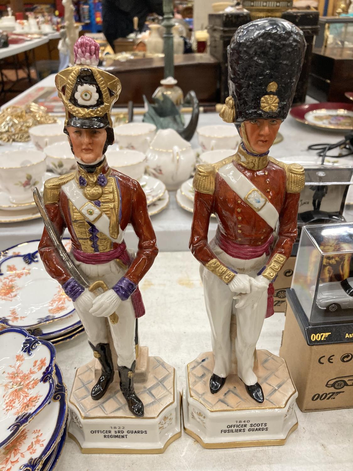 FOUR CERAMIC SOLDIER FIGURES TO INCLUDE OFFICER 3RD GUARDS REGIMENT, OFFICER SCOTS FUSILIER - Image 5 of 5