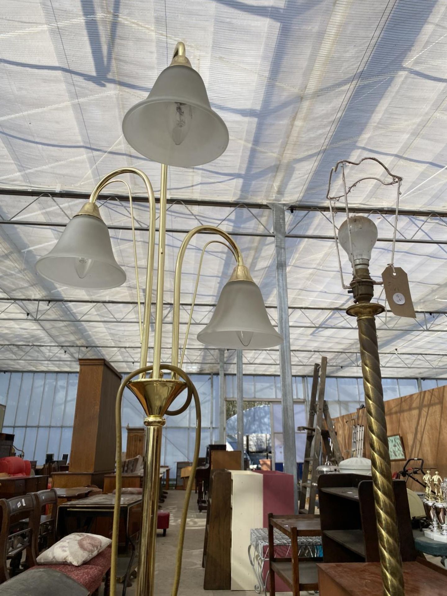 A MODERN BRASS STANDARD LAMP ON KNURLED COLUMN AND BRASS THREE LIGHT BRASS LAMP - Image 2 of 3