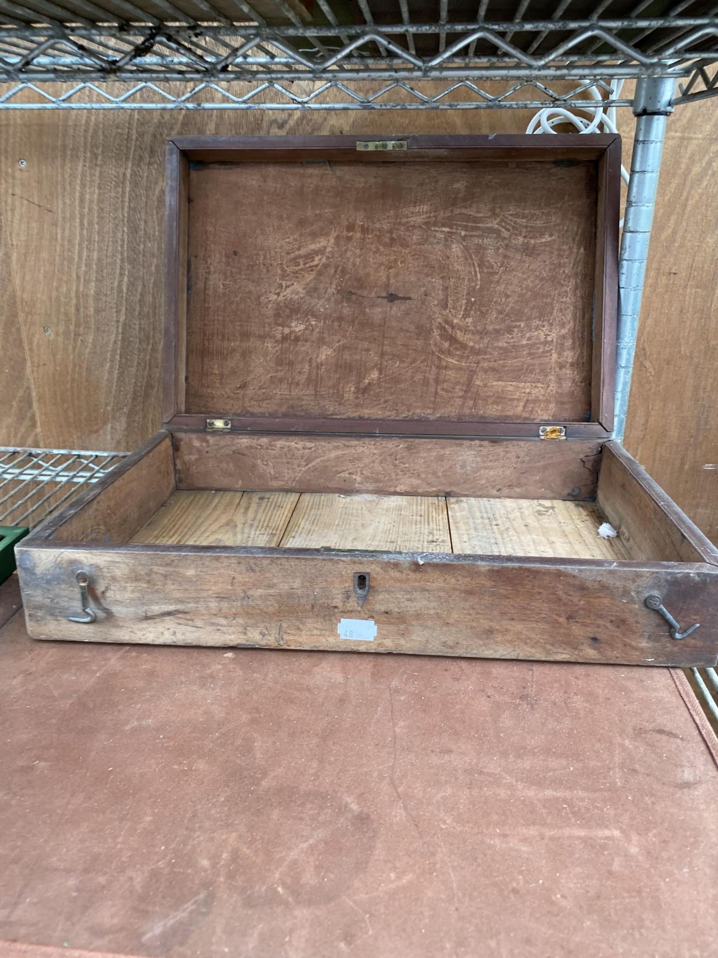 A VINTAGE WOODEN WRITING SLOPE AND A WOODEN BOX - Image 4 of 4