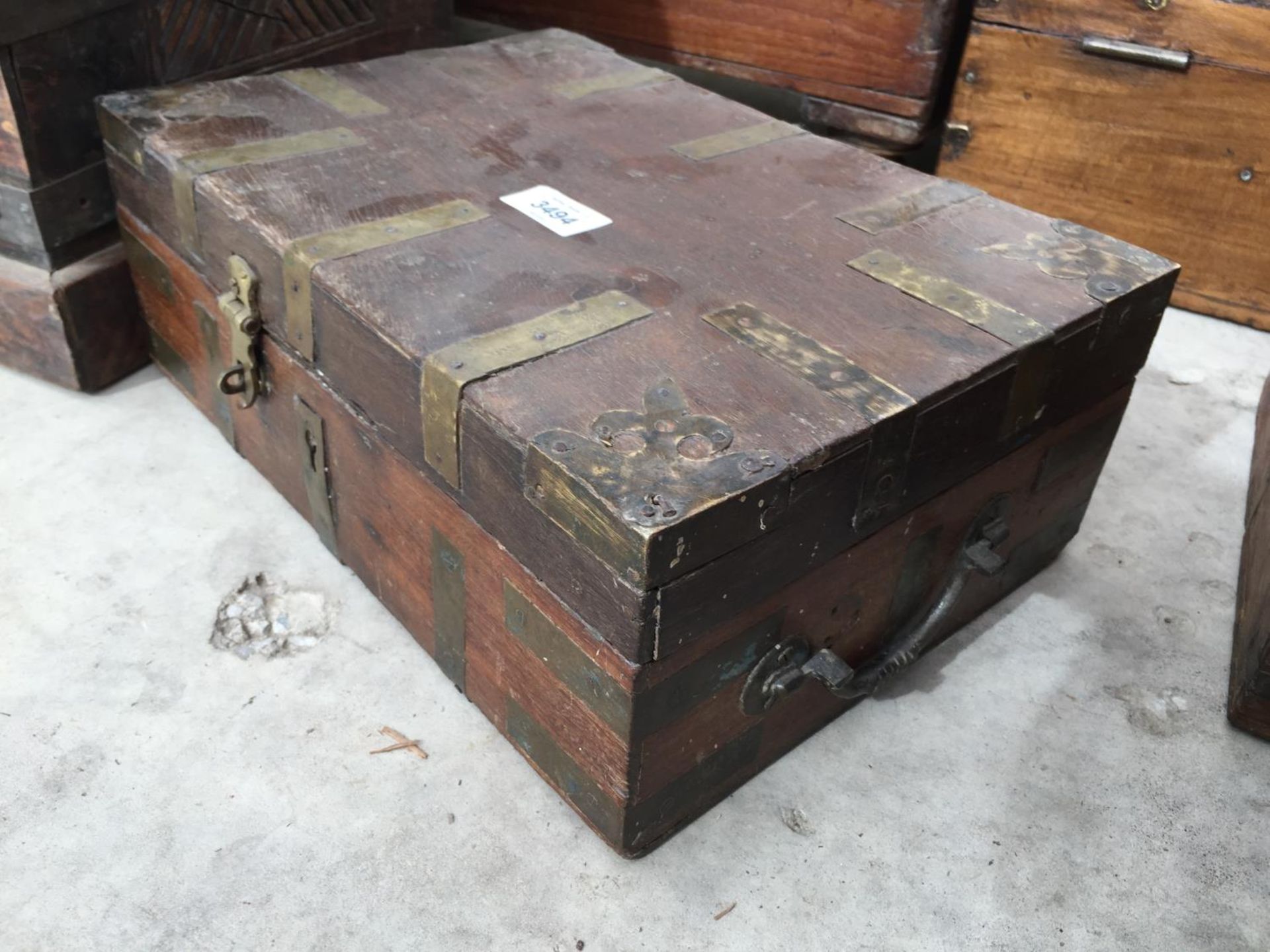 AN INDIAN HARDWOOD BOX WITH BRASS STRAPS, 13" WIDE - Image 2 of 3